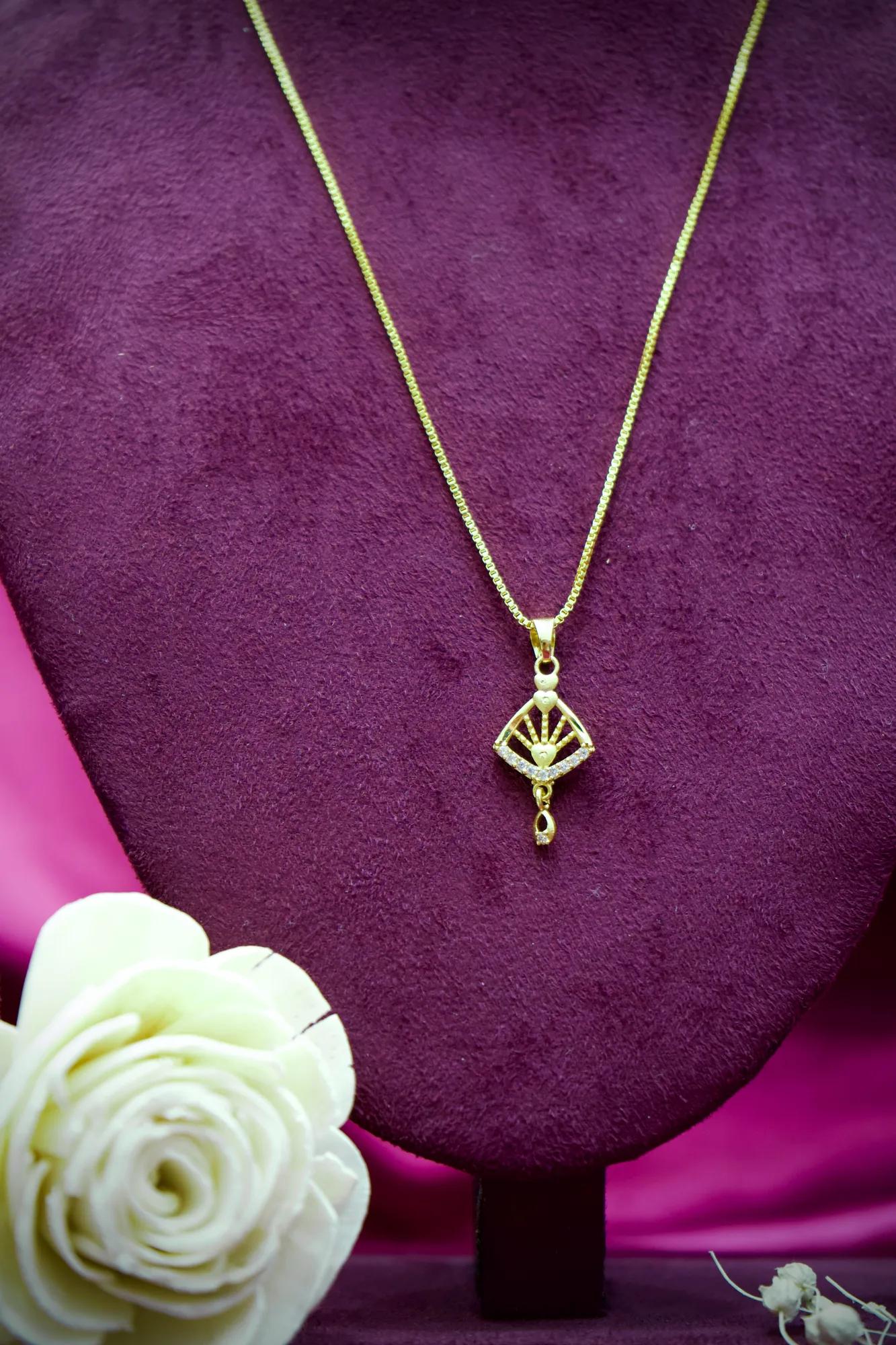 Elegant Fan Motif Gold Pendant Necklace
