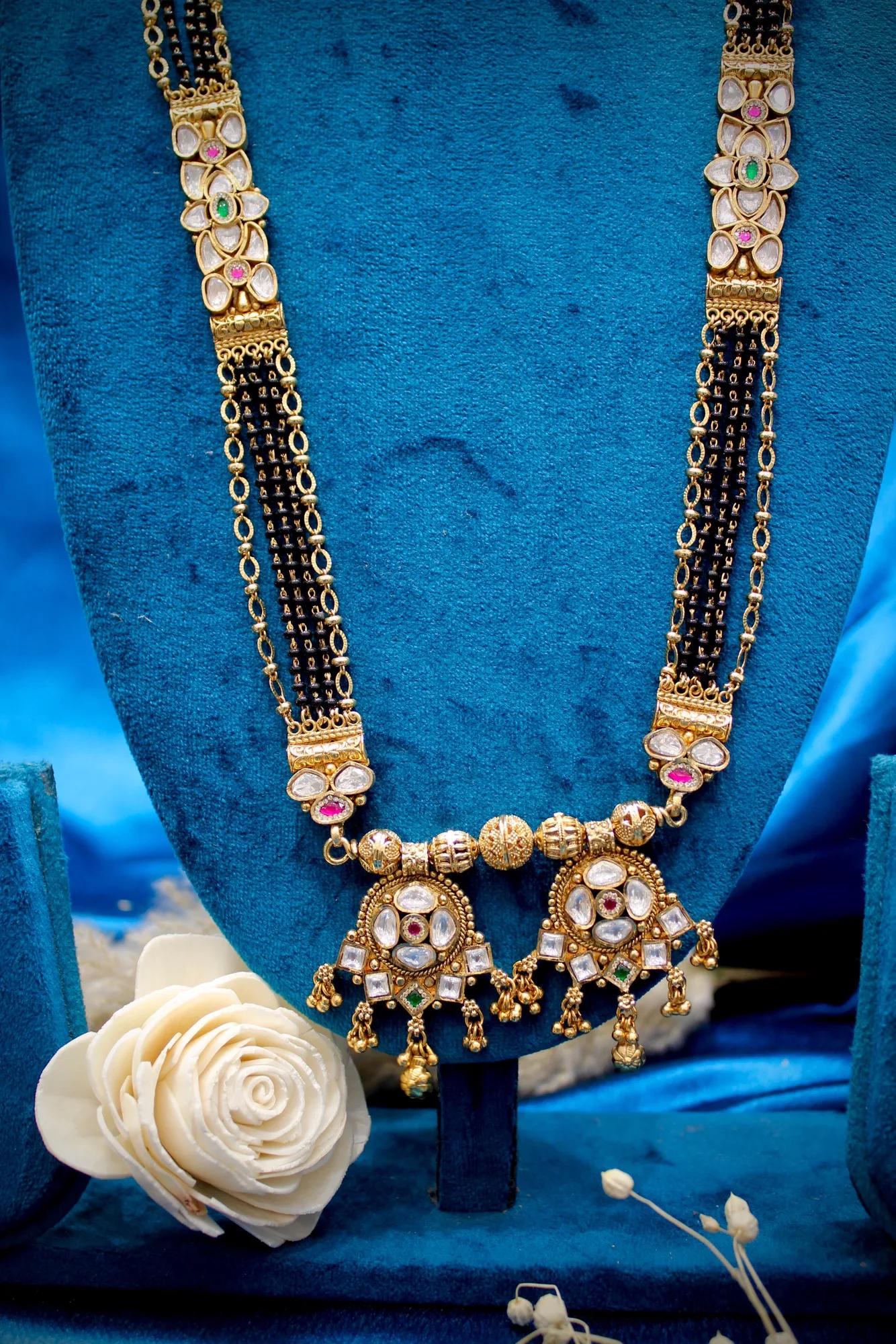 Traditional Floral Kundan Mangalsutra Set with Earrings — Image 4