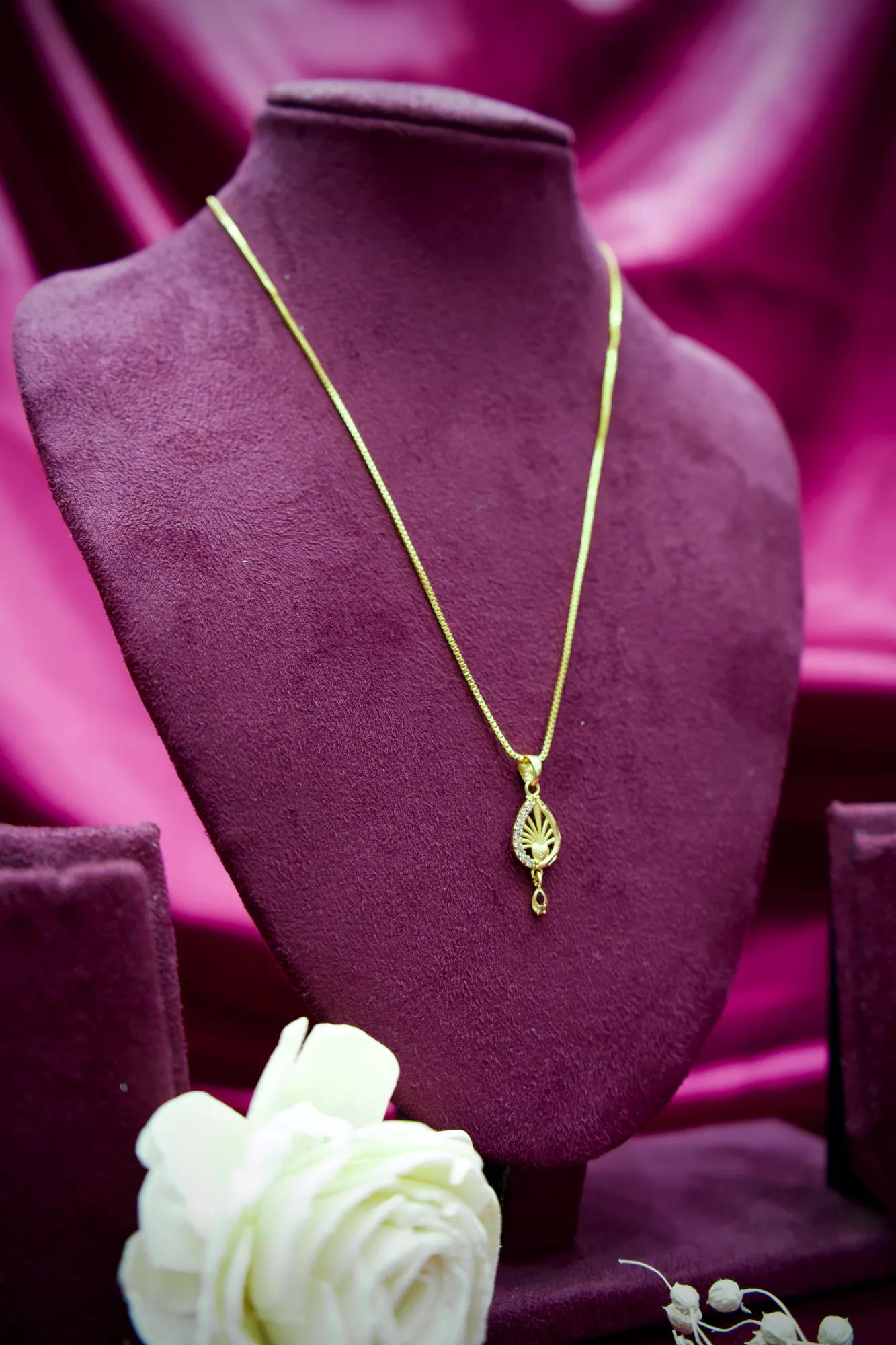 Minimalist Leaf Motif Gold Pendant Necklace