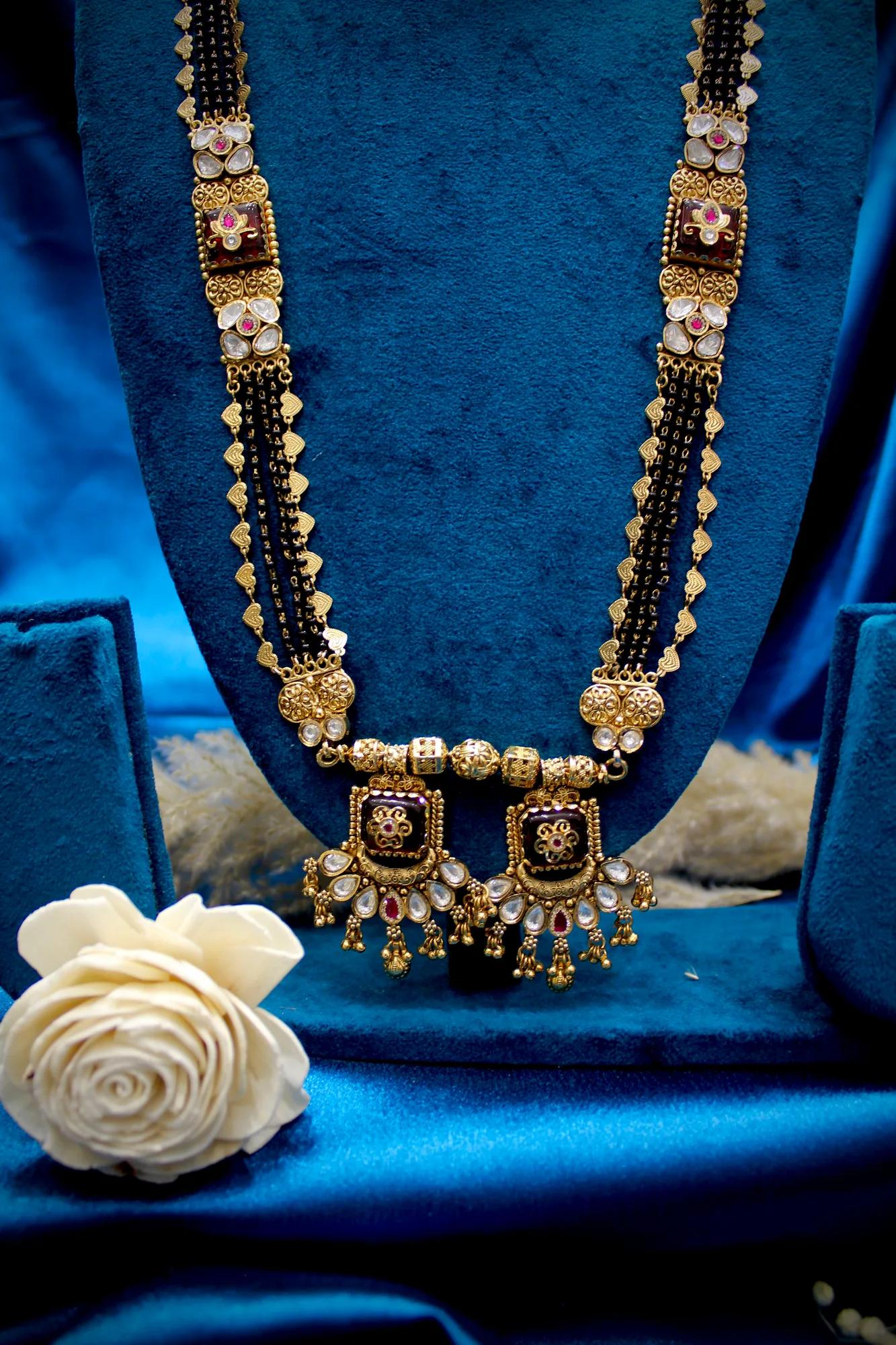 Royal Kundan Dual-Pendant Mangalsutra Necklace — Image 4