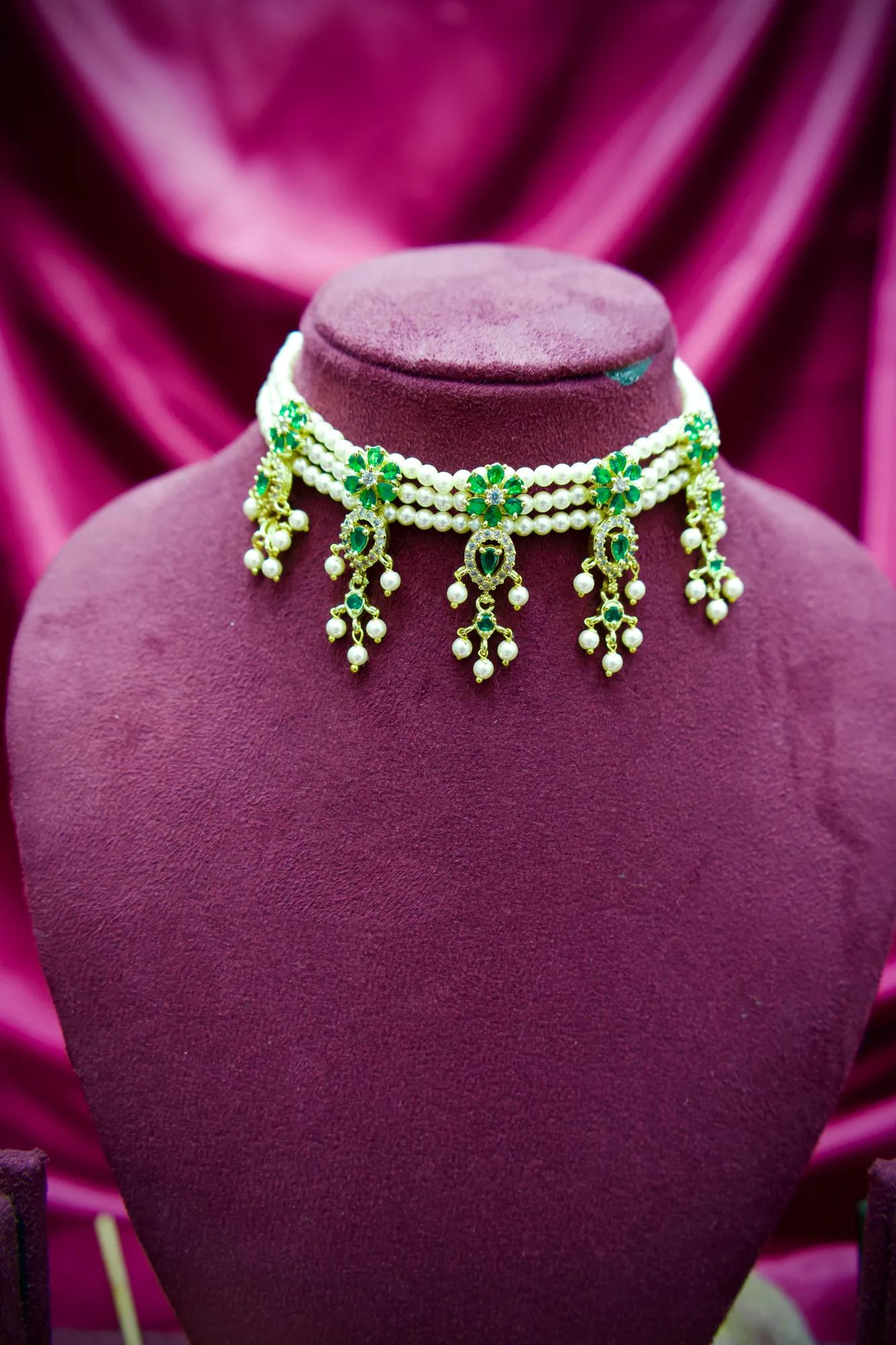 Emerald Floral Pearl Choker Necklace Set