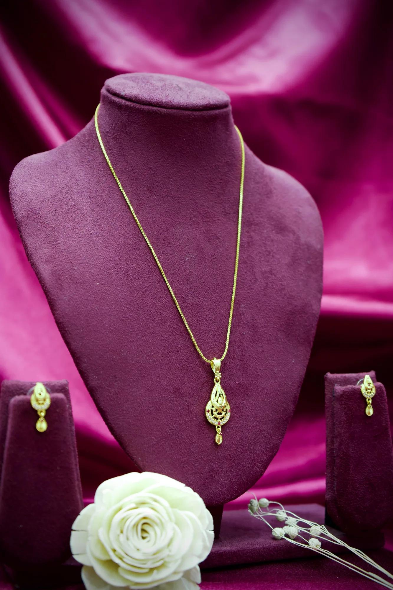 Traditional Paisley Gold Pendant Necklace