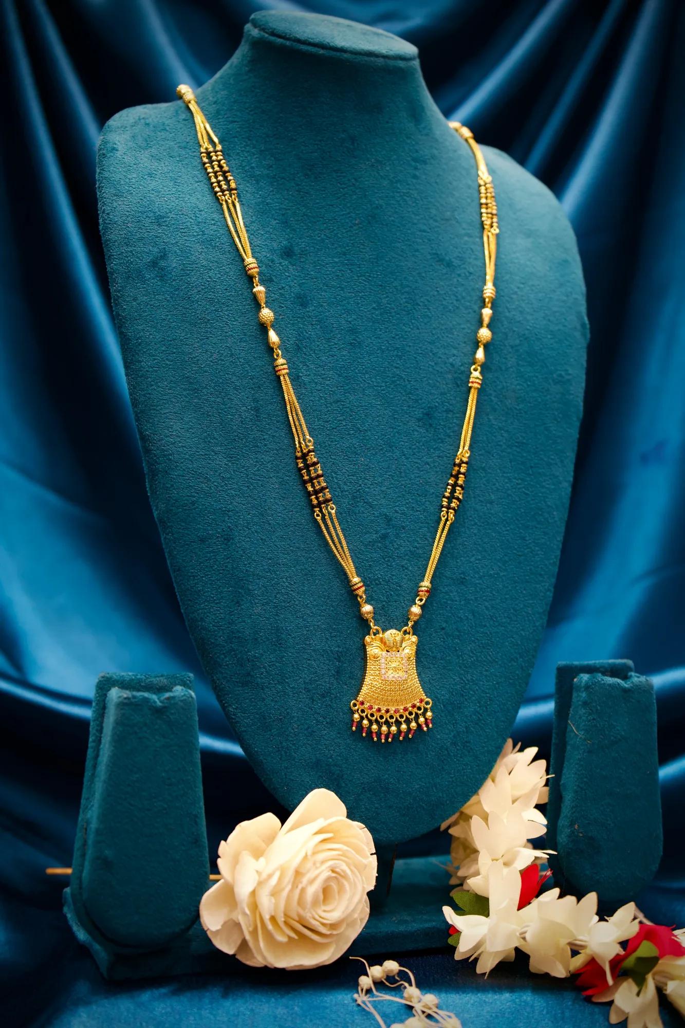Regal Geometric Pendant Black Bead Mangalsutra