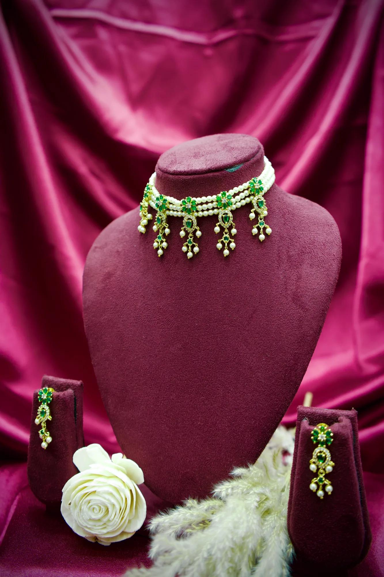 Emerald Floral Pearl Choker Necklace Set