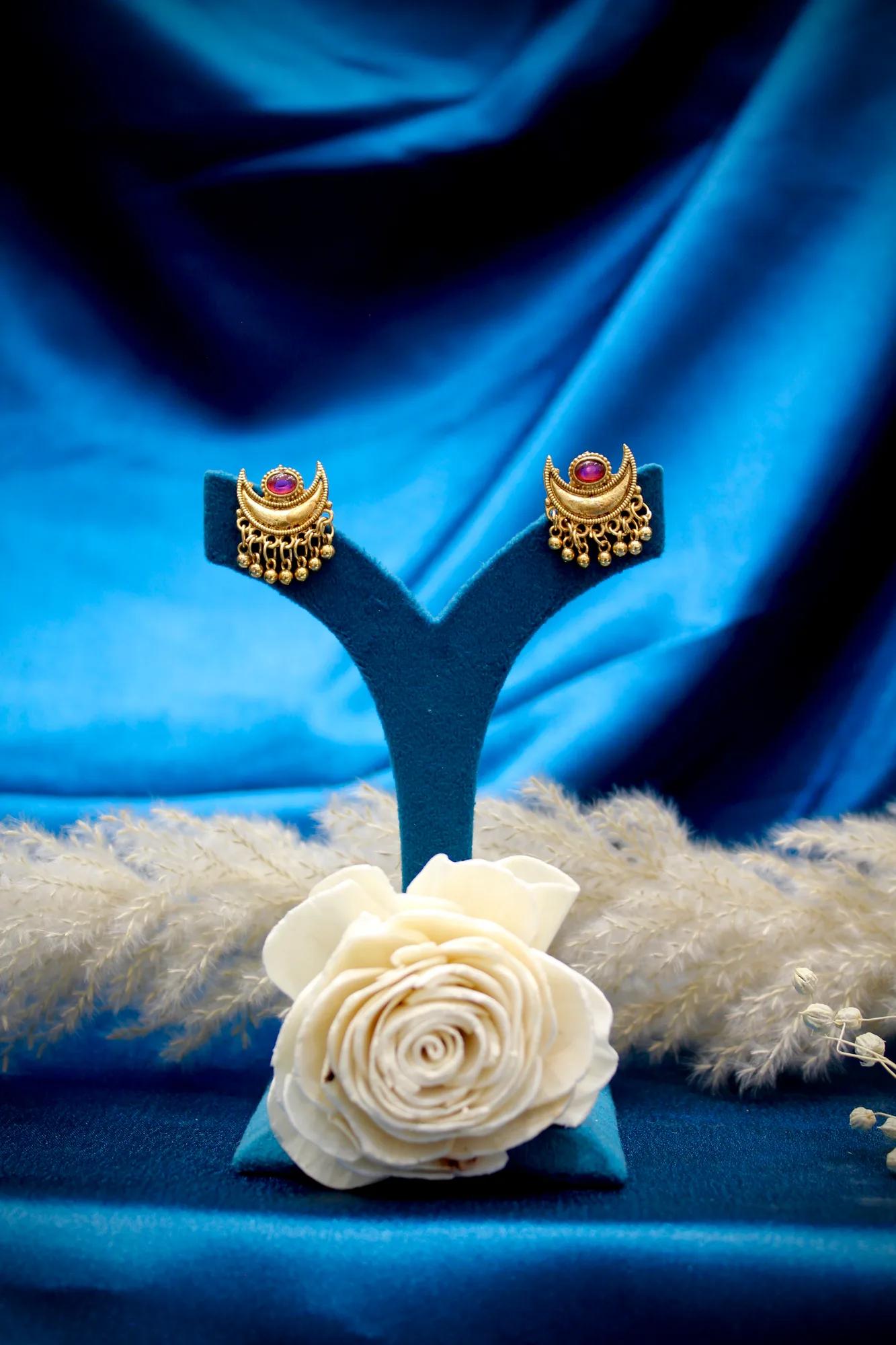 Royal Crescent Motif Necklace Set with Choker — Image 5