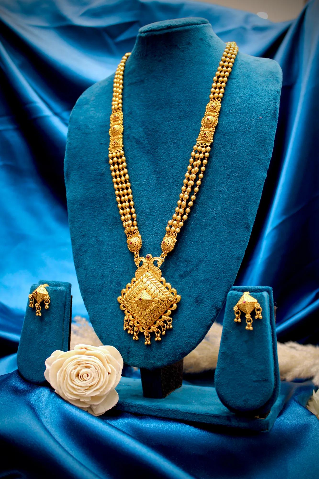 Royal Antique Gold Temple Pendant Mangalsutra