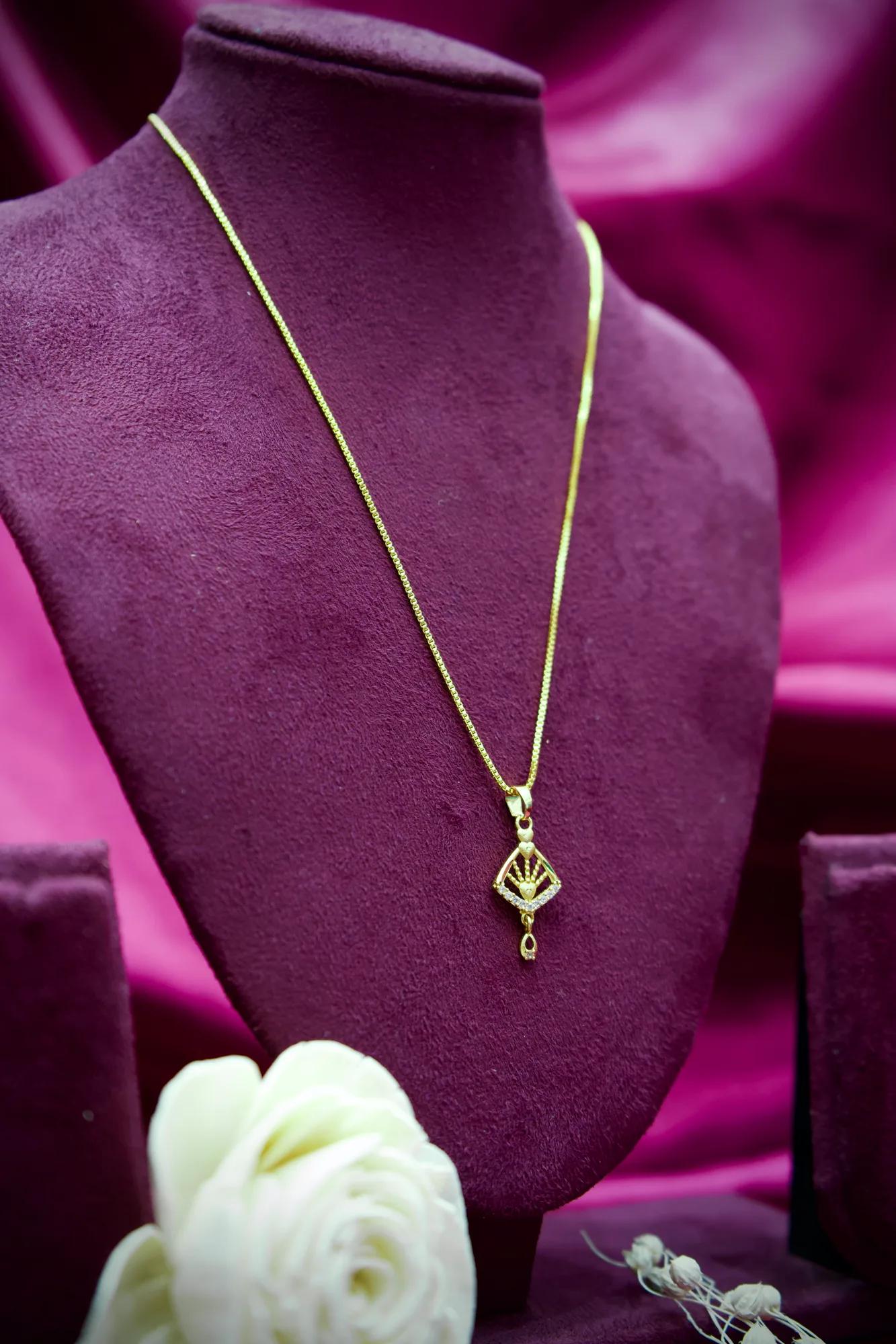 Elegant Fan Motif Gold Pendant Necklace