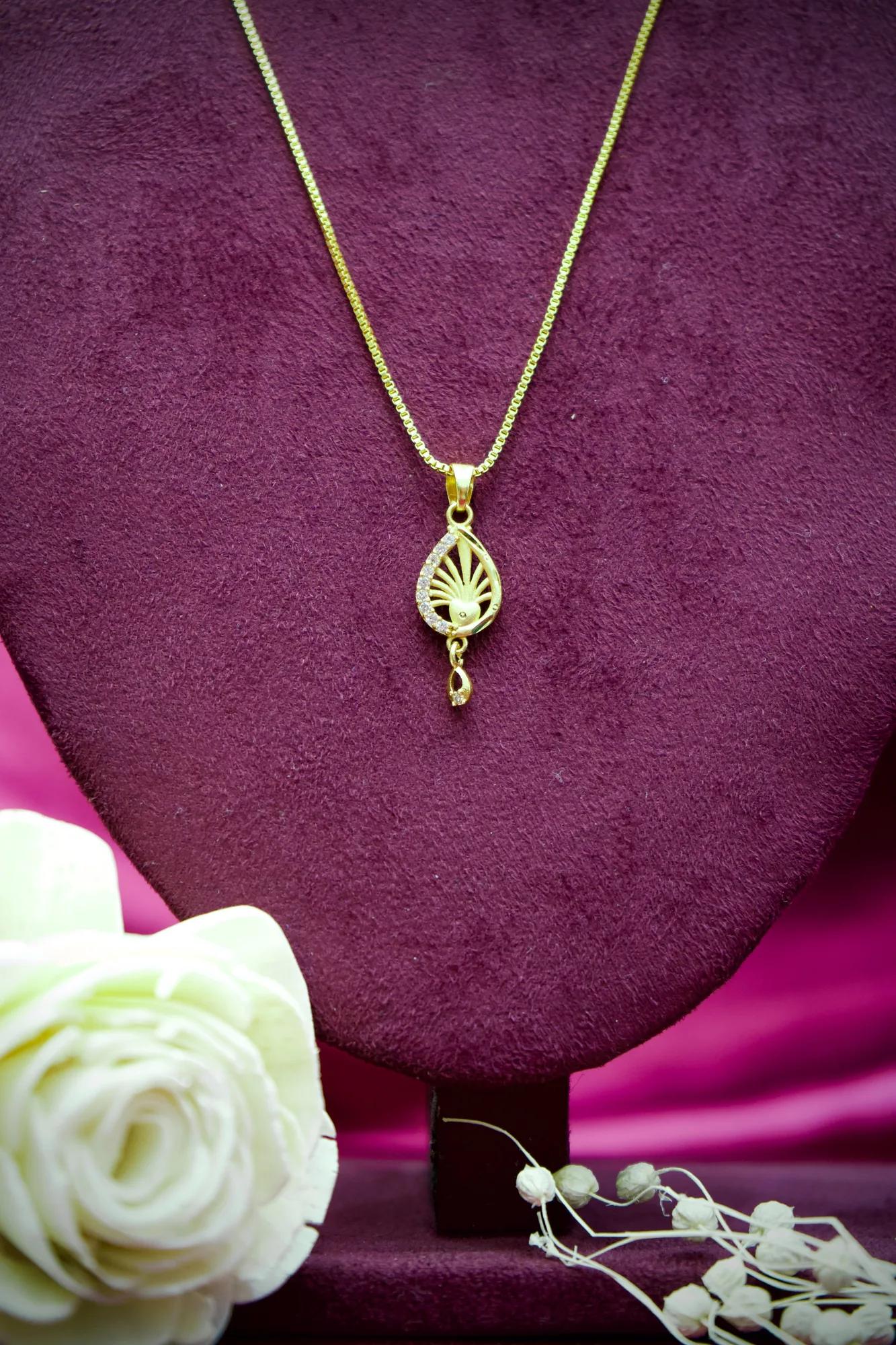 Minimalist Leaf Motif Gold Pendant Necklace