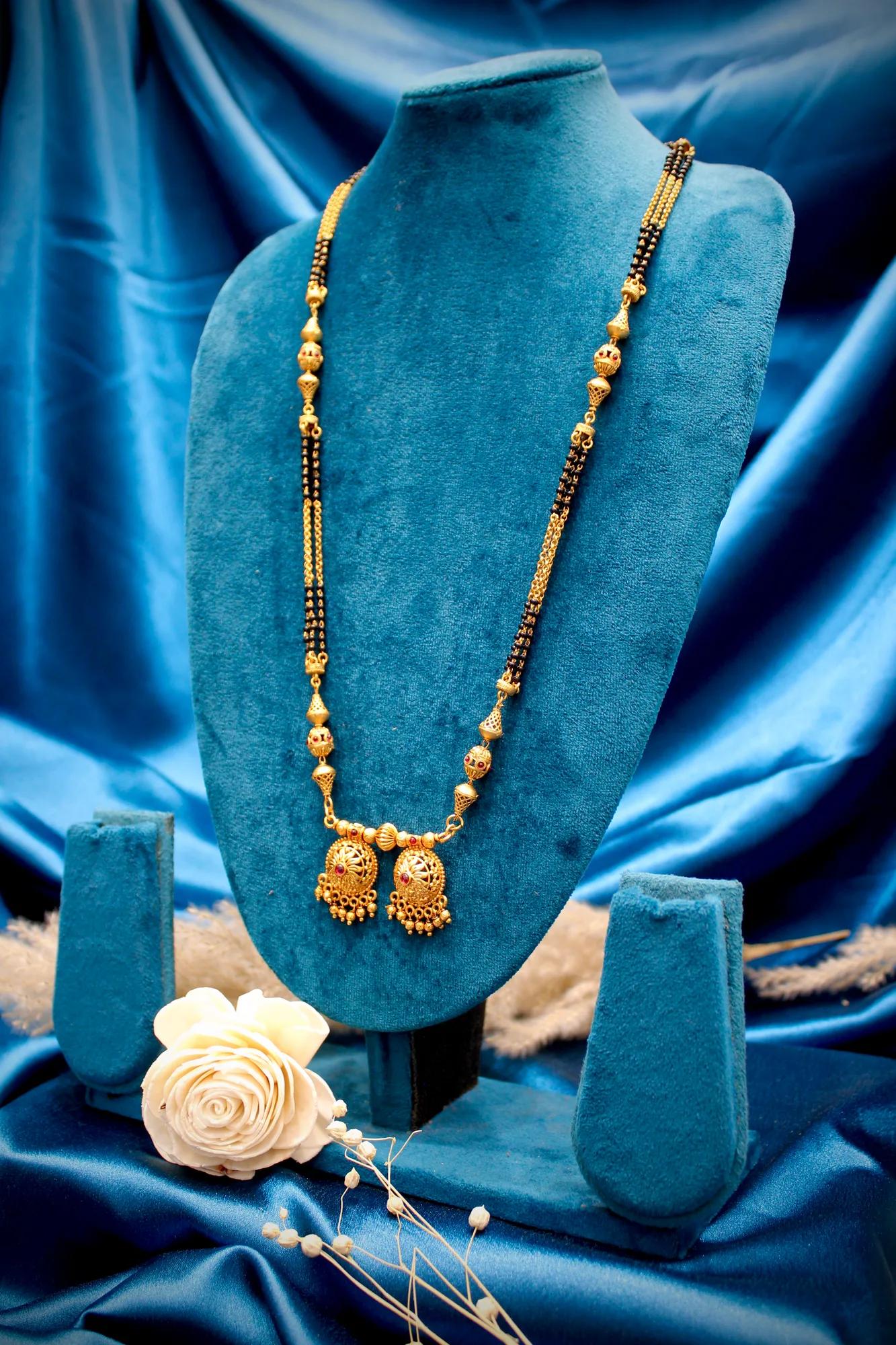 Classic Antique Gold Twin Floral Pendant Mangalsutra — Image 3