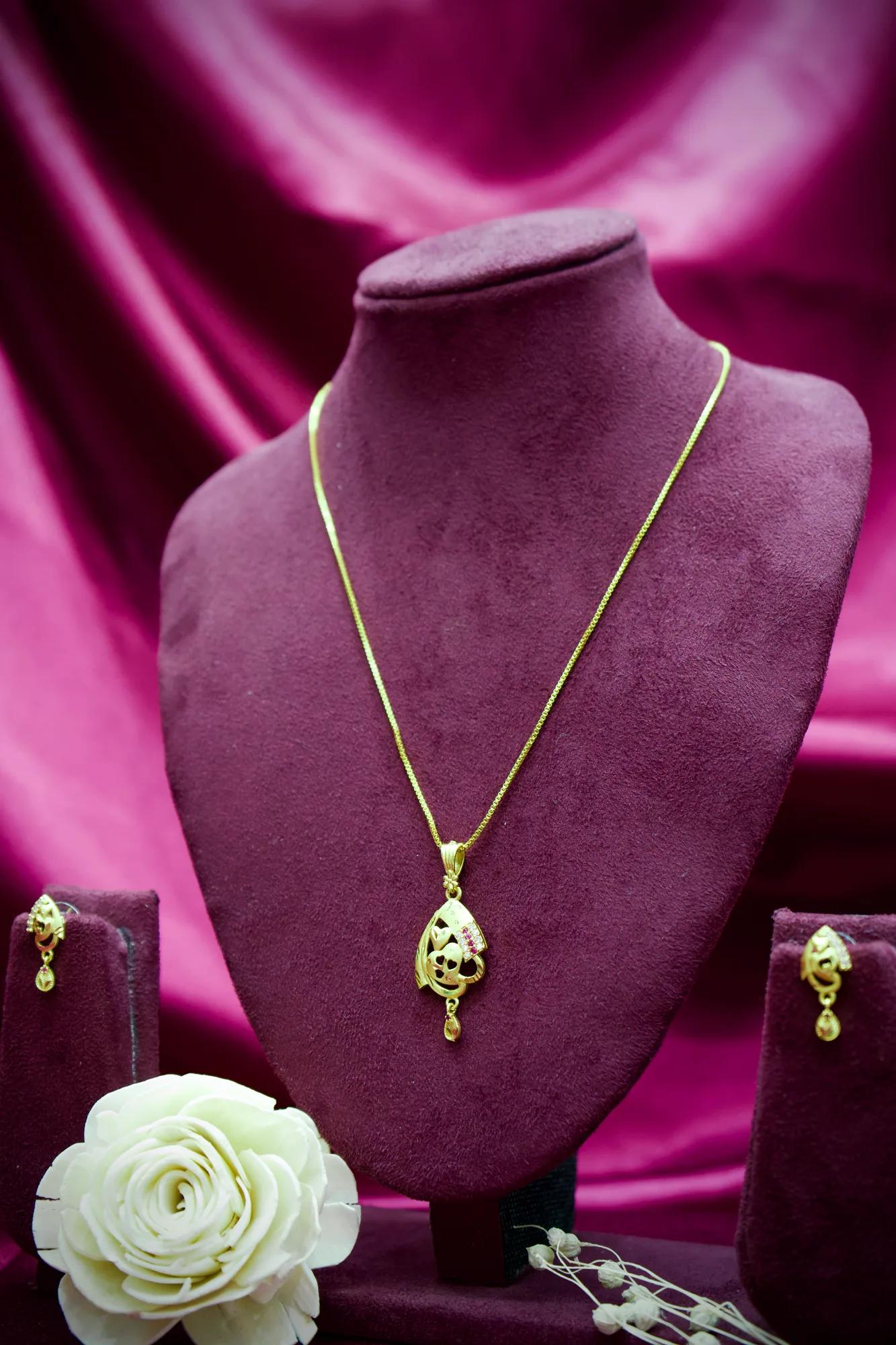 Abstract Heart Motif Gold Pendant Necklace
