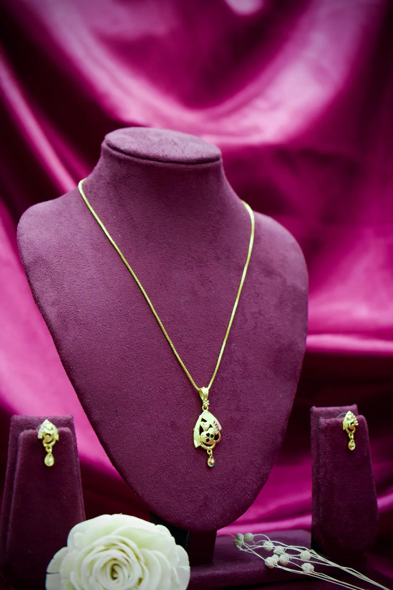 Abstract Heart Motif Gold Pendant Necklace