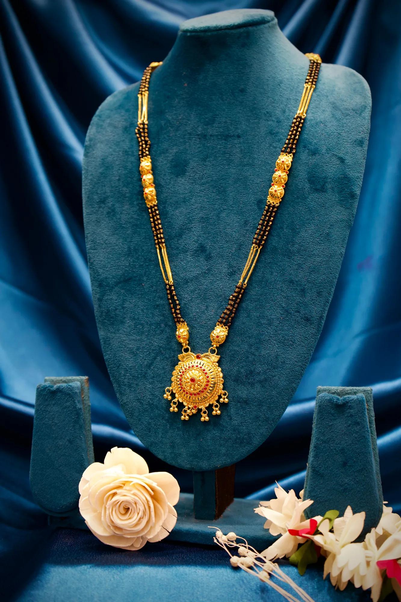 Royal Circular Pendant Black Bead Mangalsutra