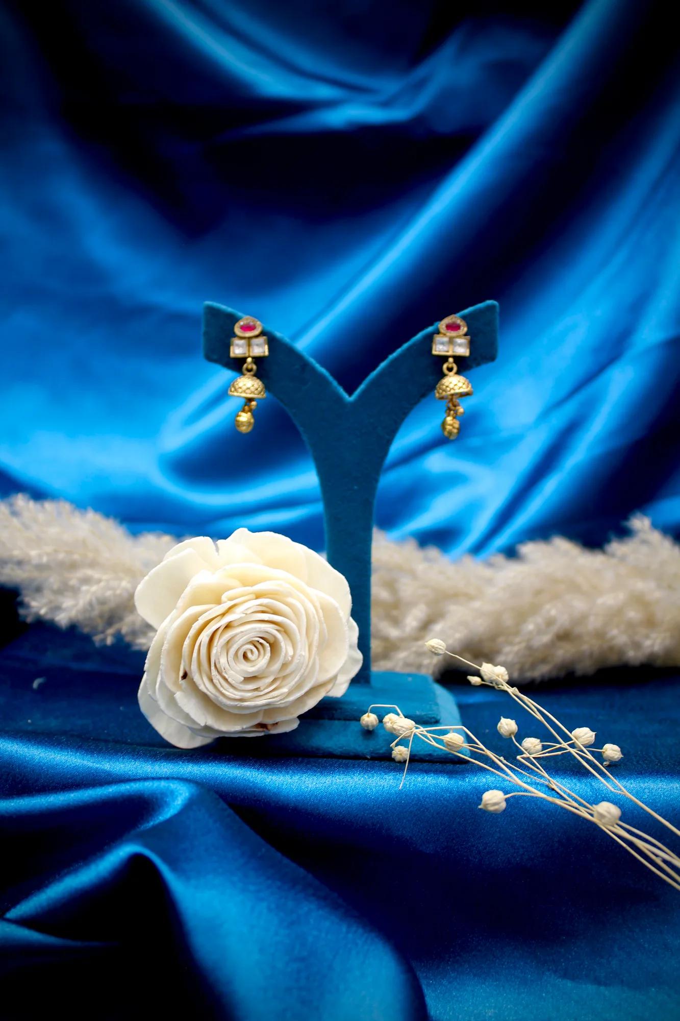 Traditional Floral Kundan Mangalsutra Set with Earrings — Image 5