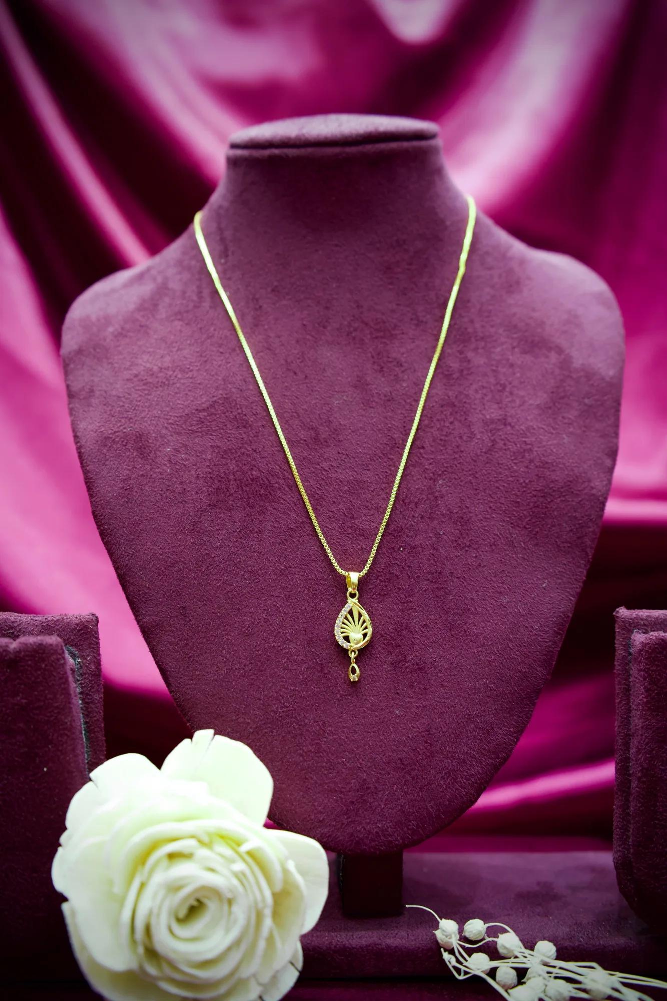 Minimalist Leaf Motif Gold Pendant Necklace