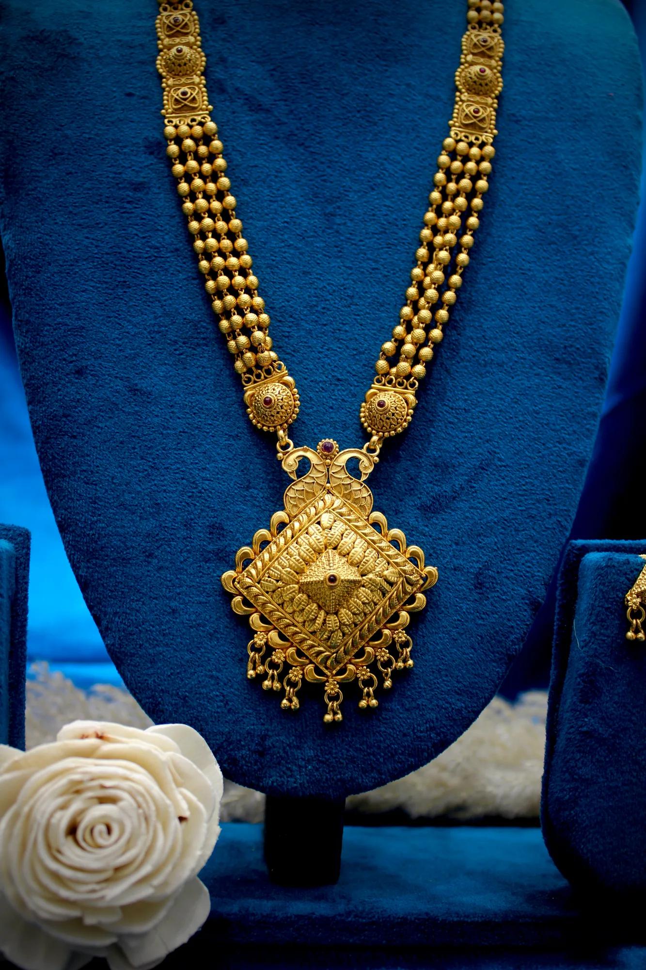 Royal Antique Gold Temple Pendant Mangalsutra