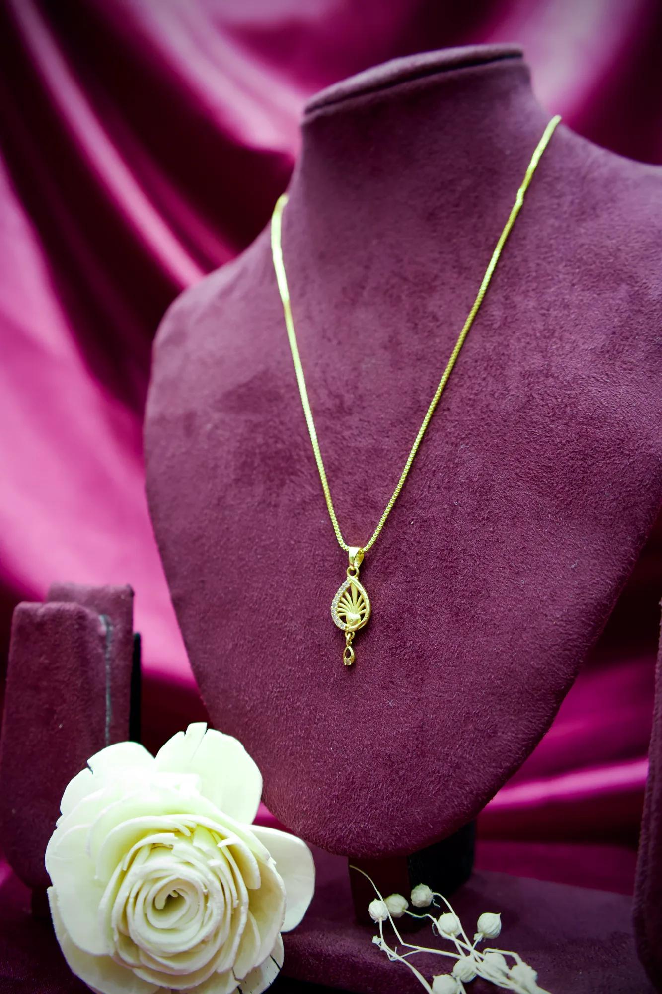 Minimalist Leaf Motif Gold Pendant Necklace