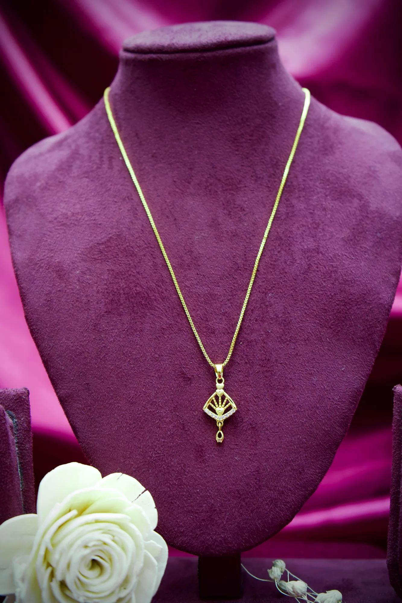 Elegant Fan Motif Gold Pendant Necklace