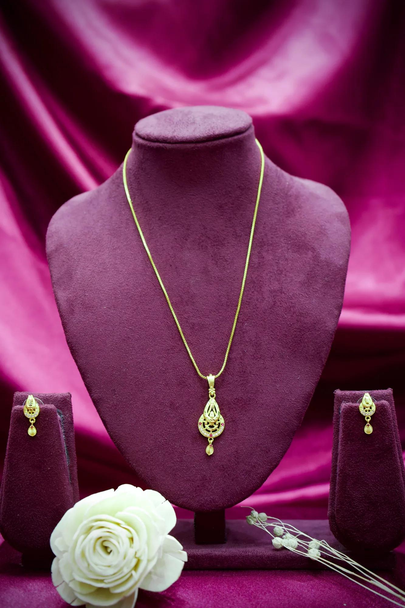 Traditional Paisley Gold Pendant Necklace