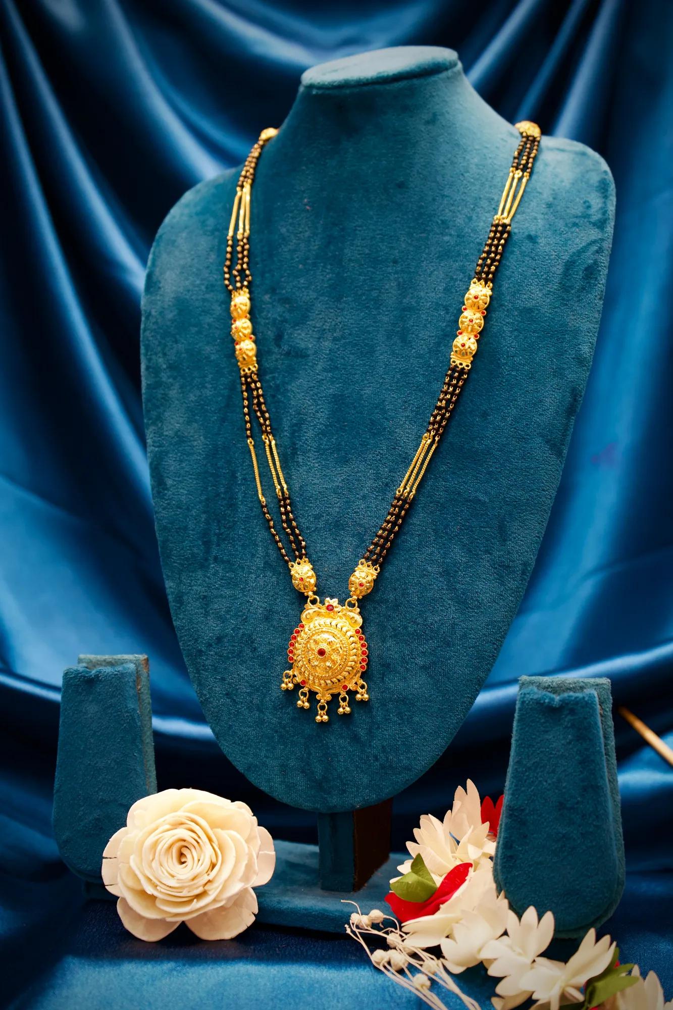 Royal Circular Pendant Black Bead Mangalsutra