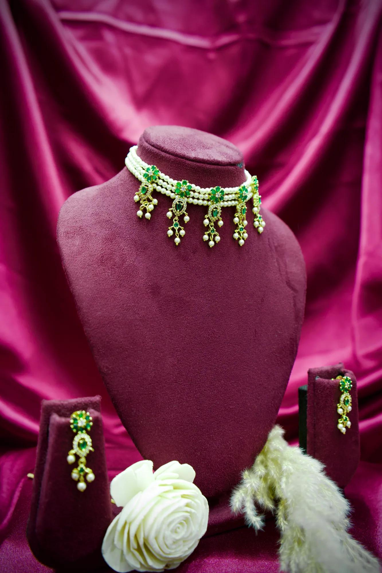 Emerald Floral Pearl Choker Necklace Set