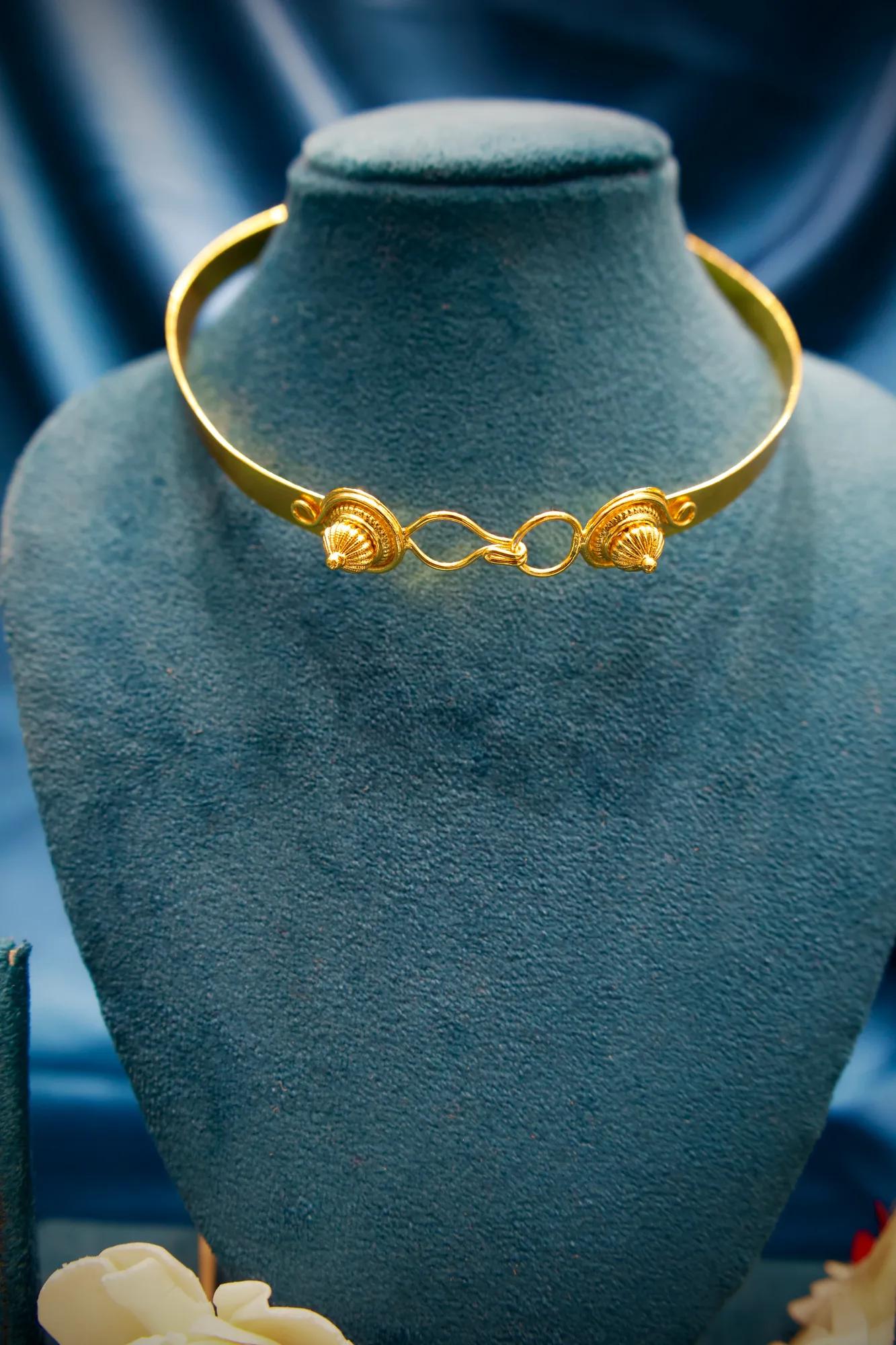 Traditional Gold-Tone Adjustable Necklace Belt