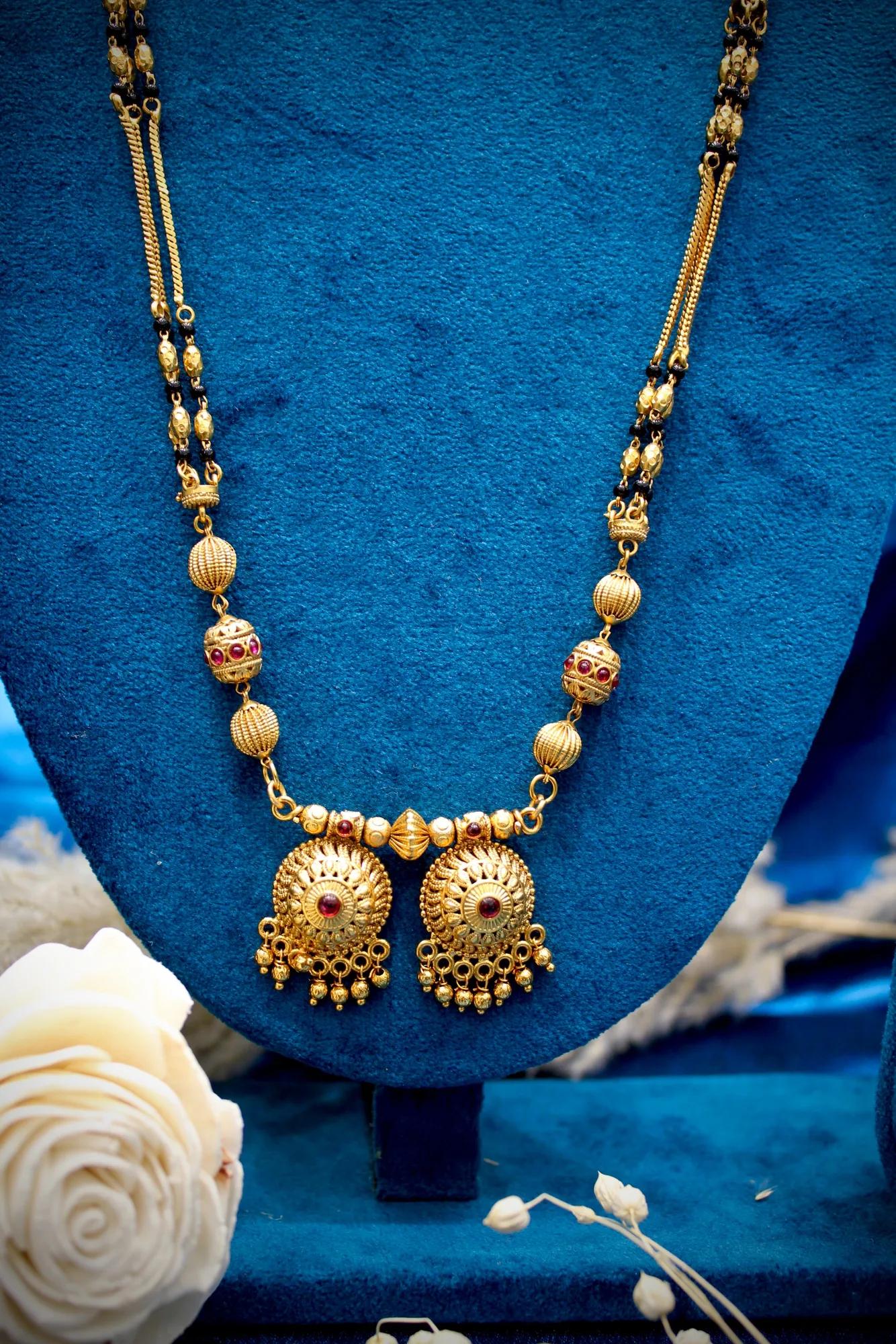 Elegant Antique Gold Twin Disc Mangalsutra Necklace — Image 4
