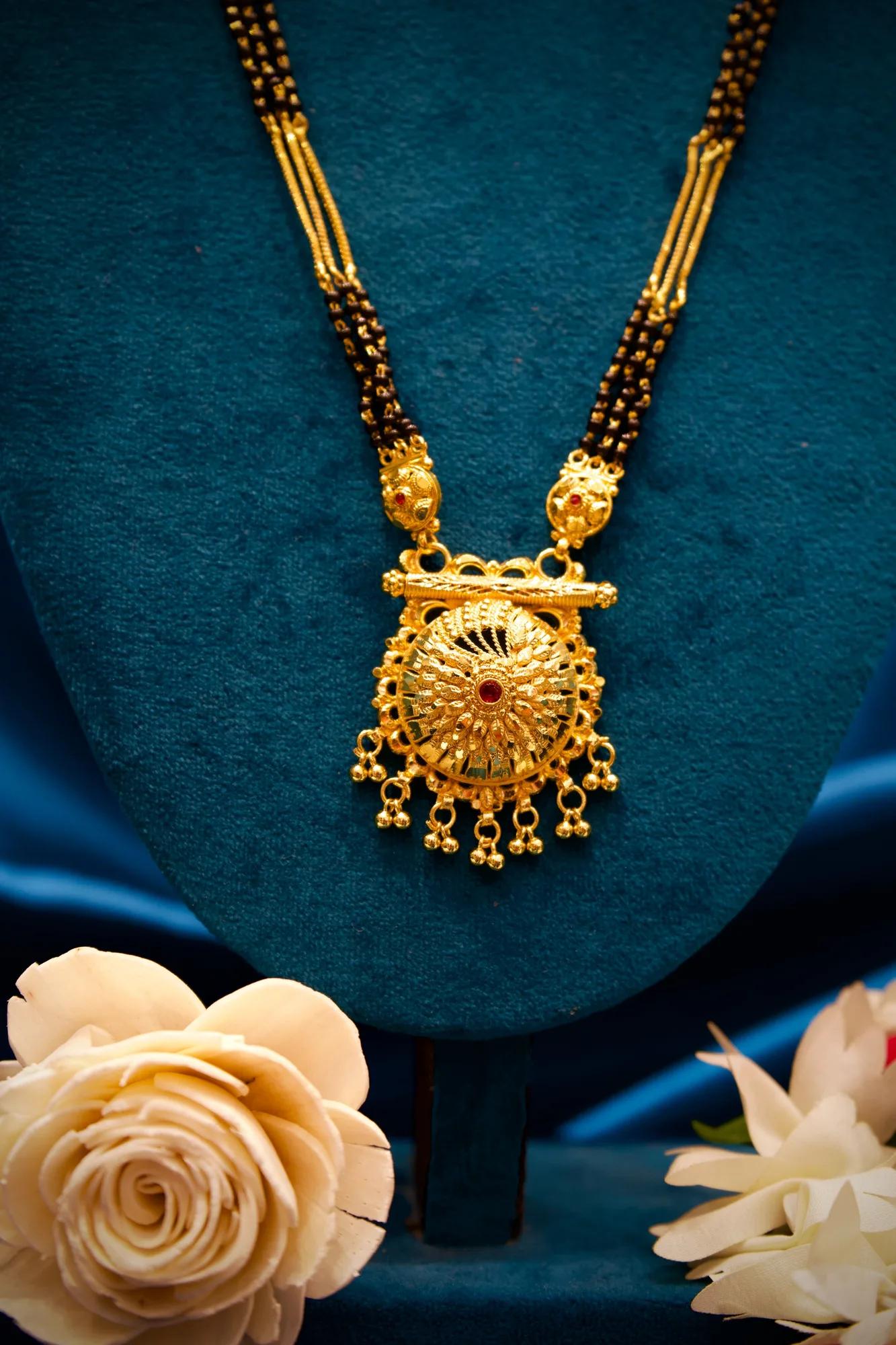 Royal Sunburst Pendant Black Bead Mangalsutra
