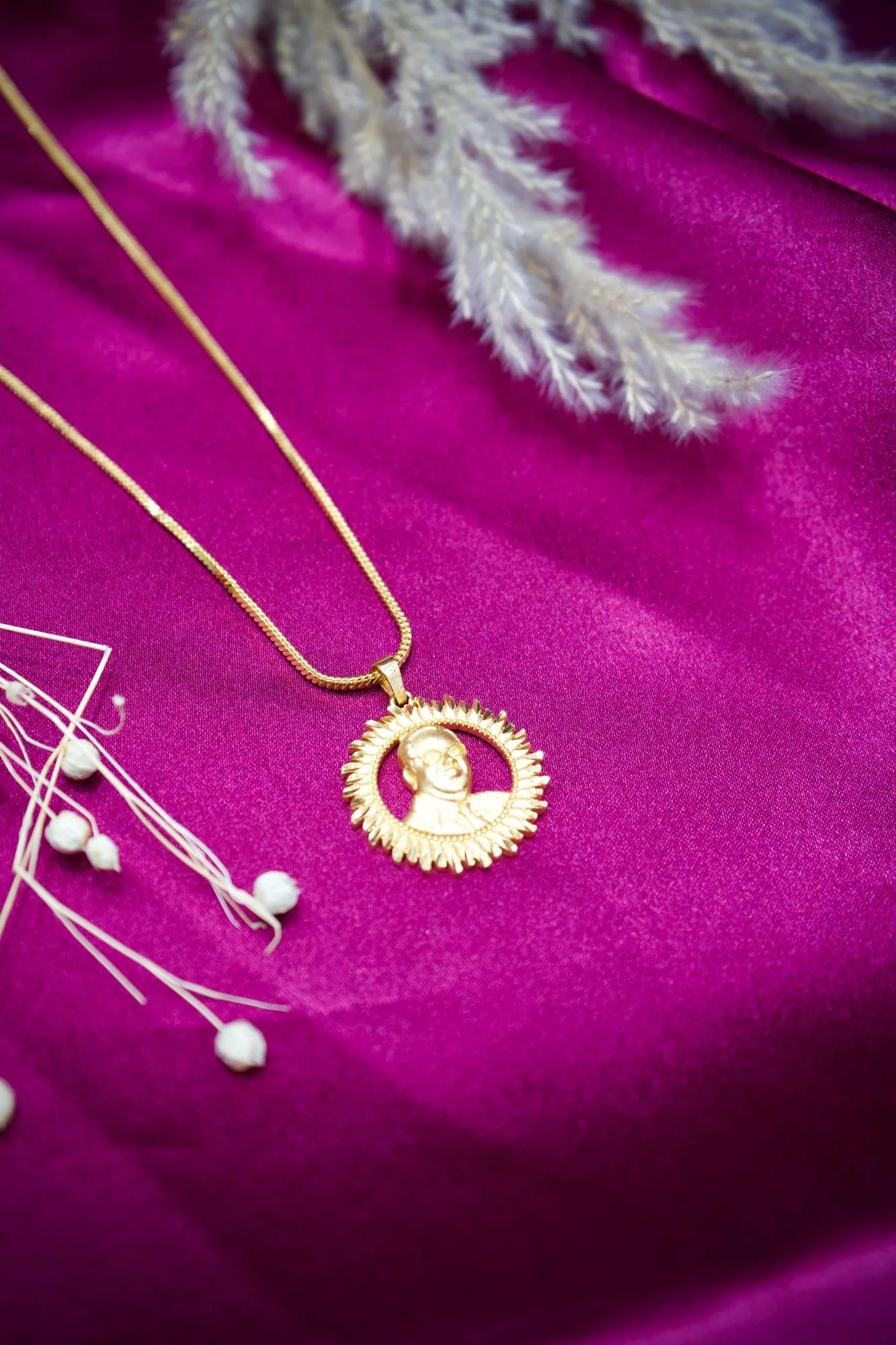 Chhatrapati Shivaji Maharaj Portrait Pendant Gold Chain — Image 2