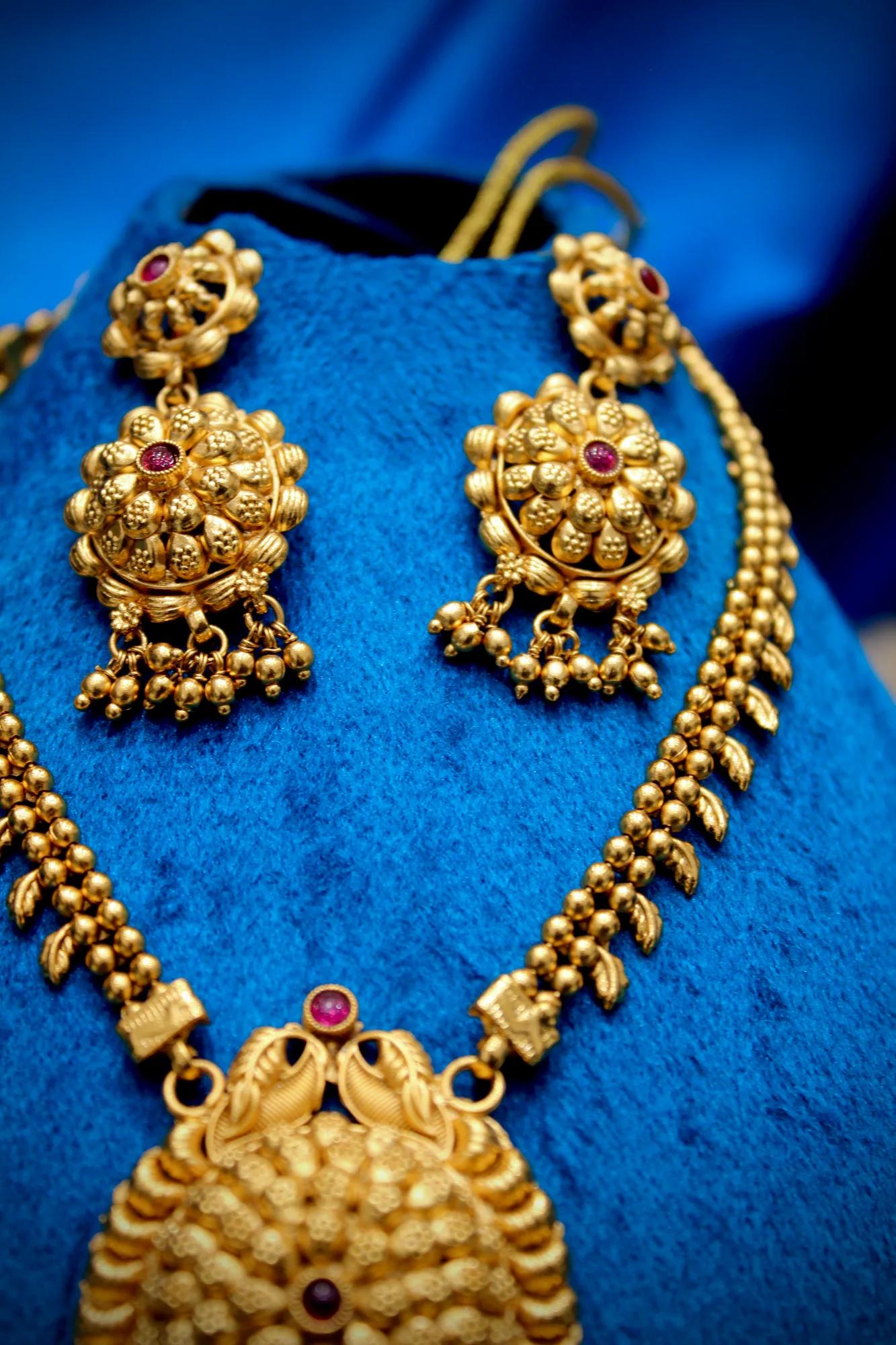 Royal Antique Temple Pendant Necklace Set
