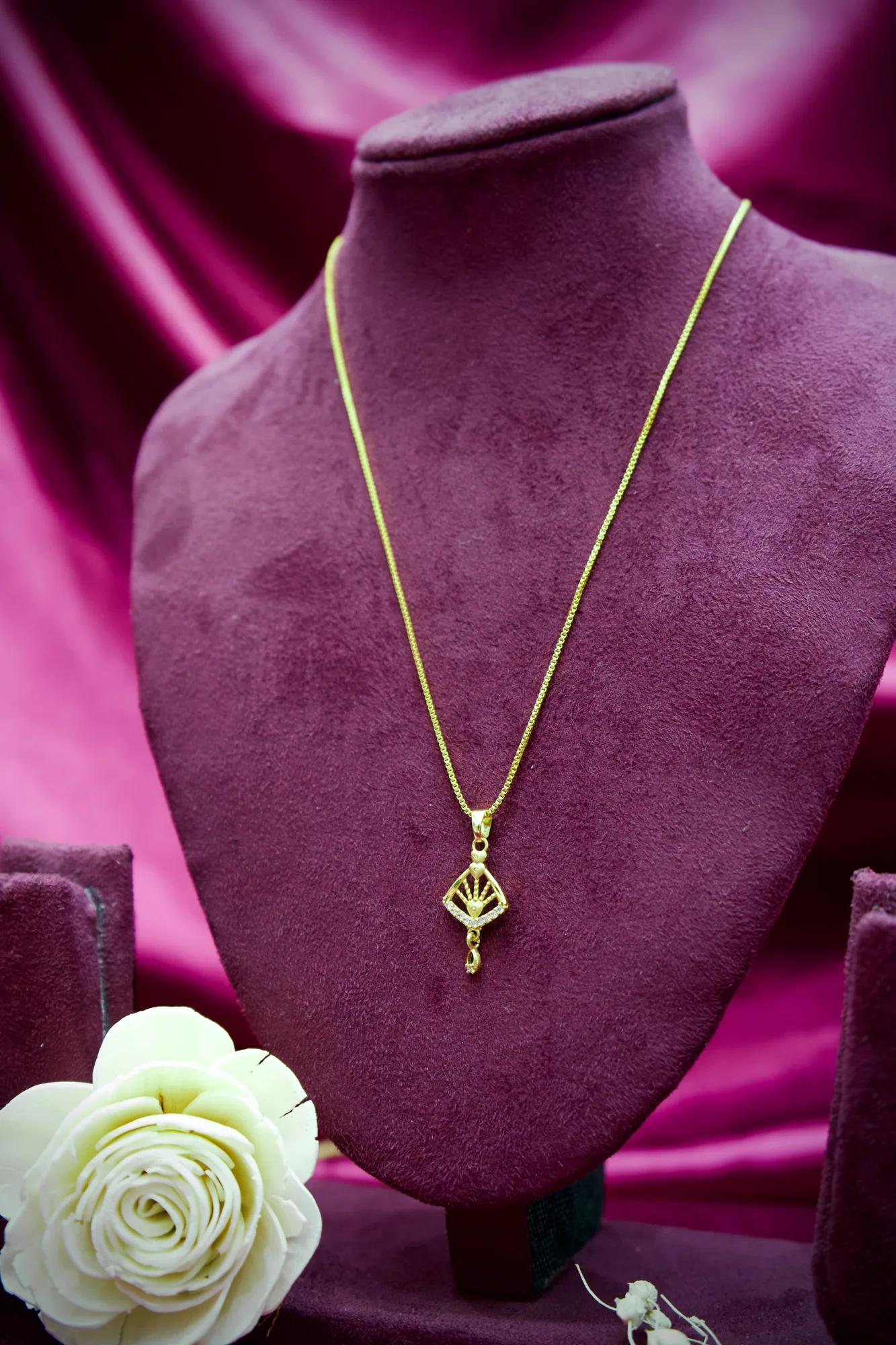 Elegant Fan Motif Gold Pendant Necklace