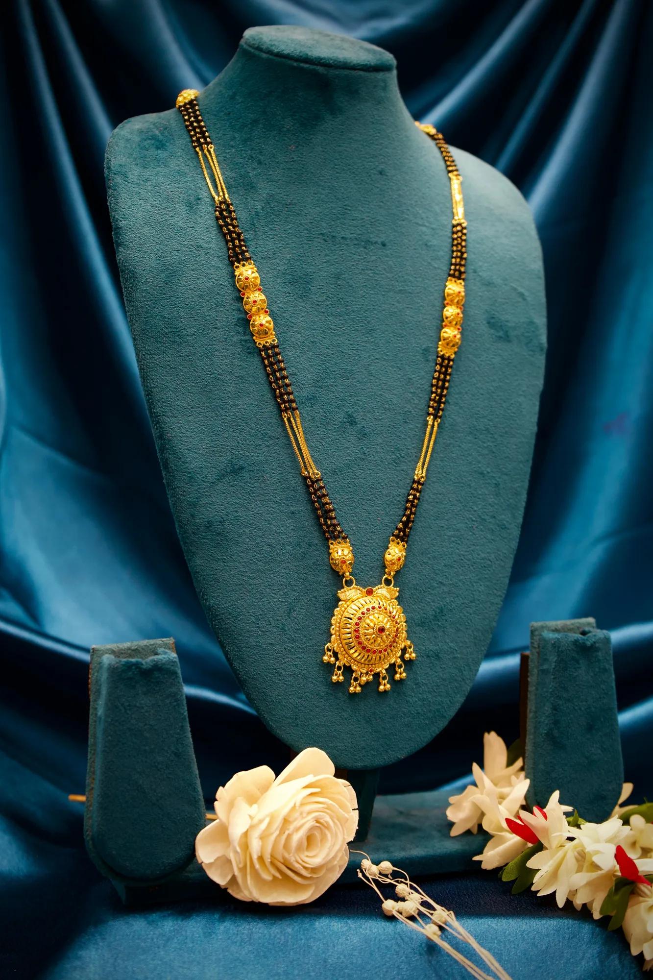 Royal Circular Pendant Black Bead Mangalsutra