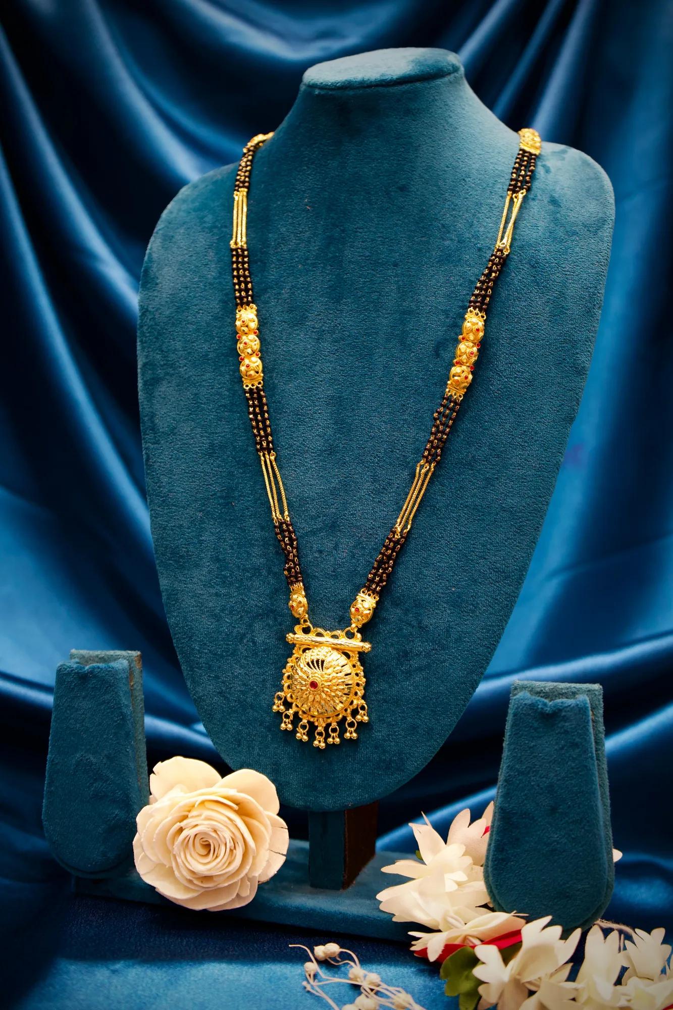 Royal Sunburst Pendant Black Bead Mangalsutra