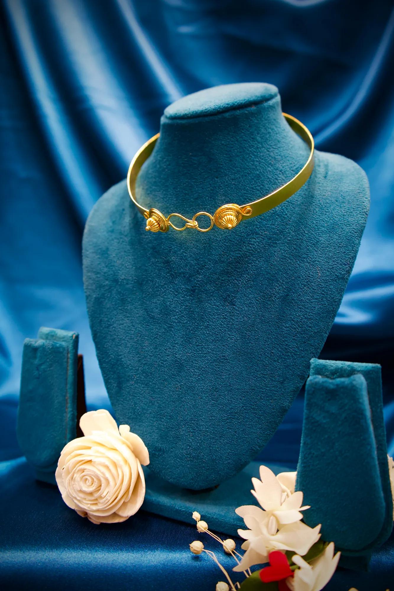 Traditional Gold-Tone Adjustable Necklace Belt