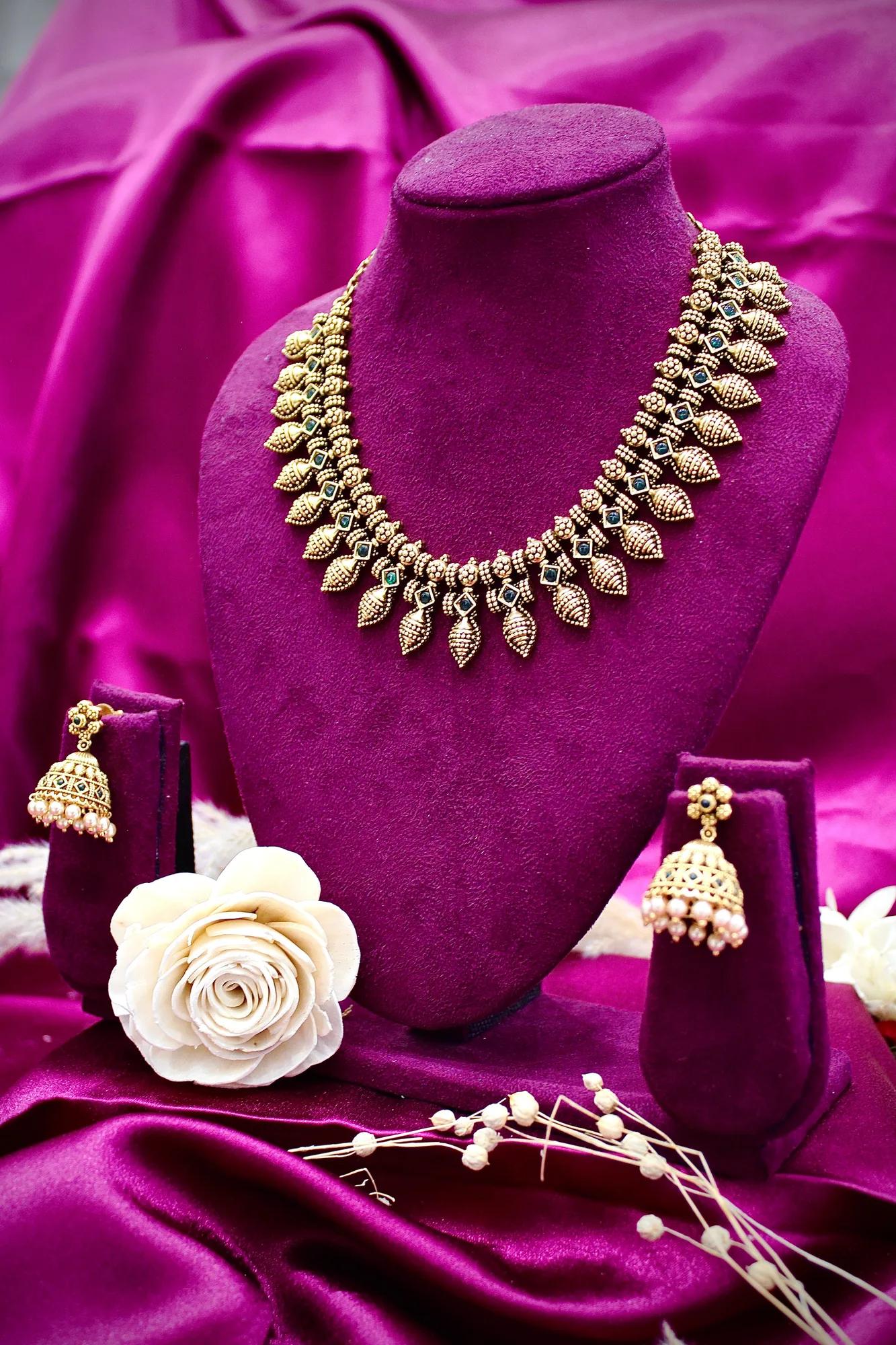 Antique Leaf Design Necklace Set