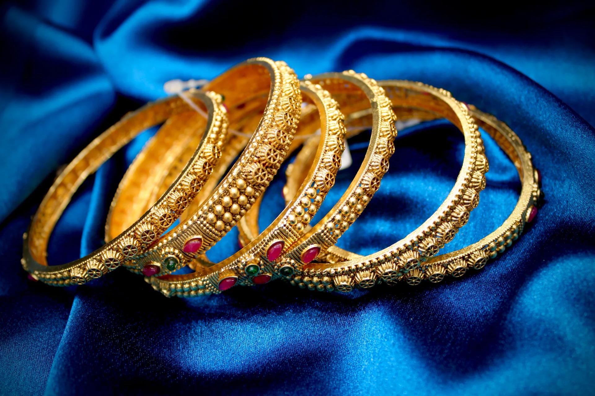 Ruby & Emerald Antique Gold Traditional Bangles Set — Image 3