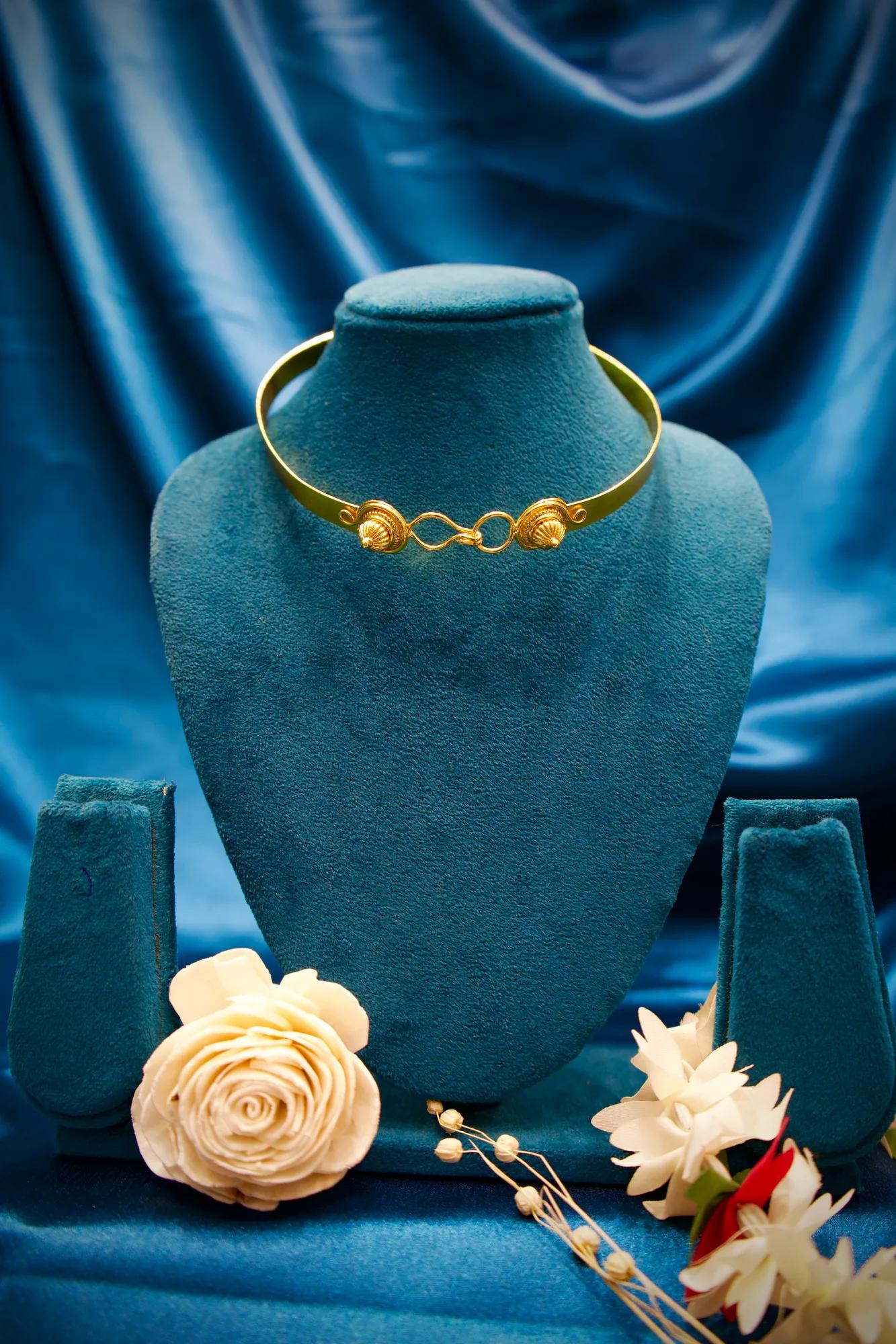Traditional Gold-Tone Adjustable Necklace Belt