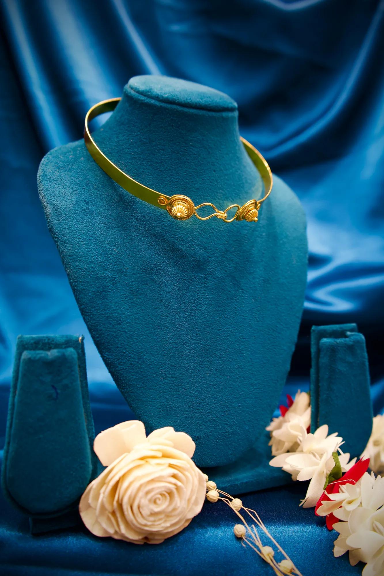 Traditional Gold-Tone Adjustable Necklace Belt