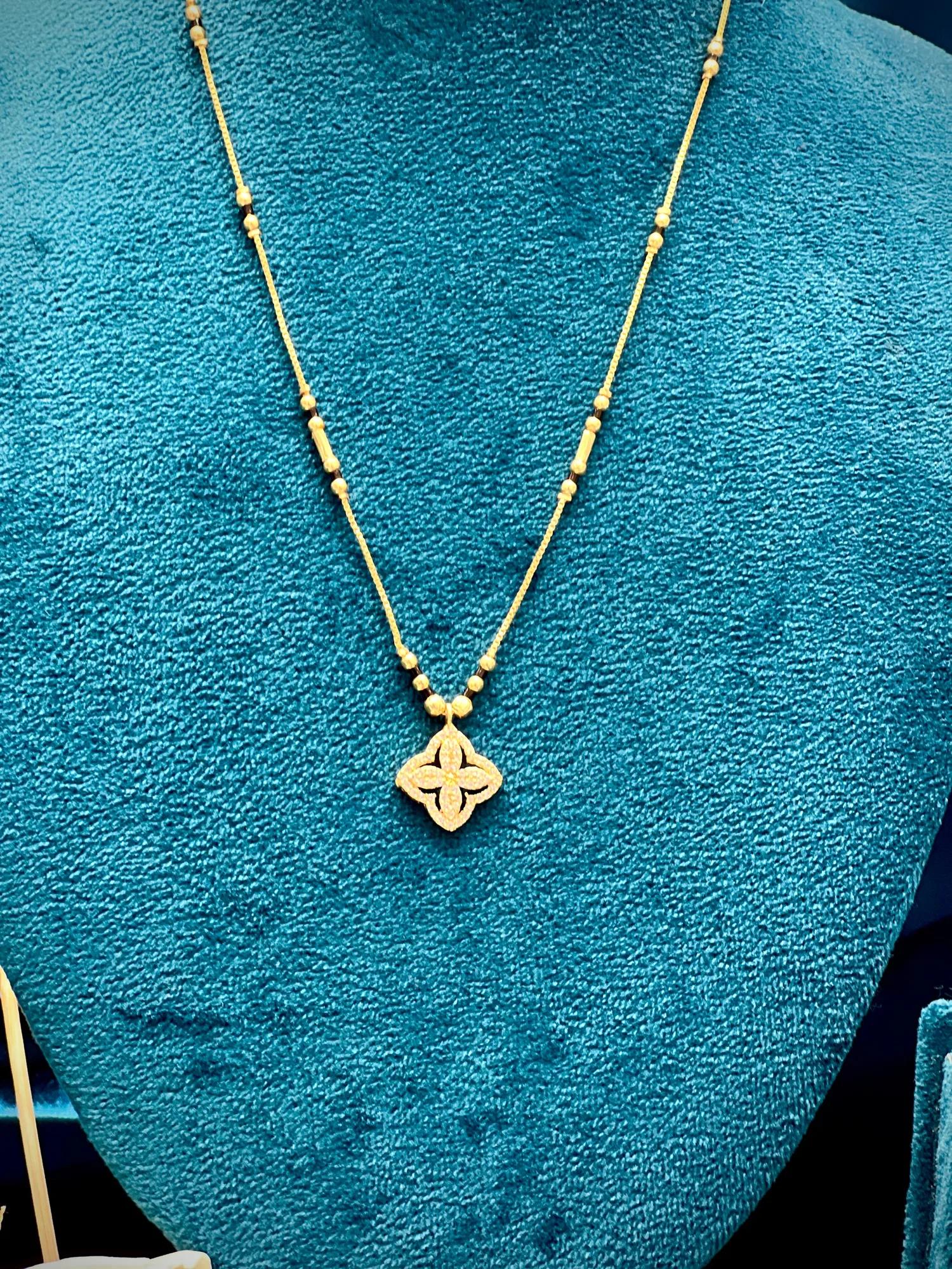 Short round whitestone flower pendent mangalsutra