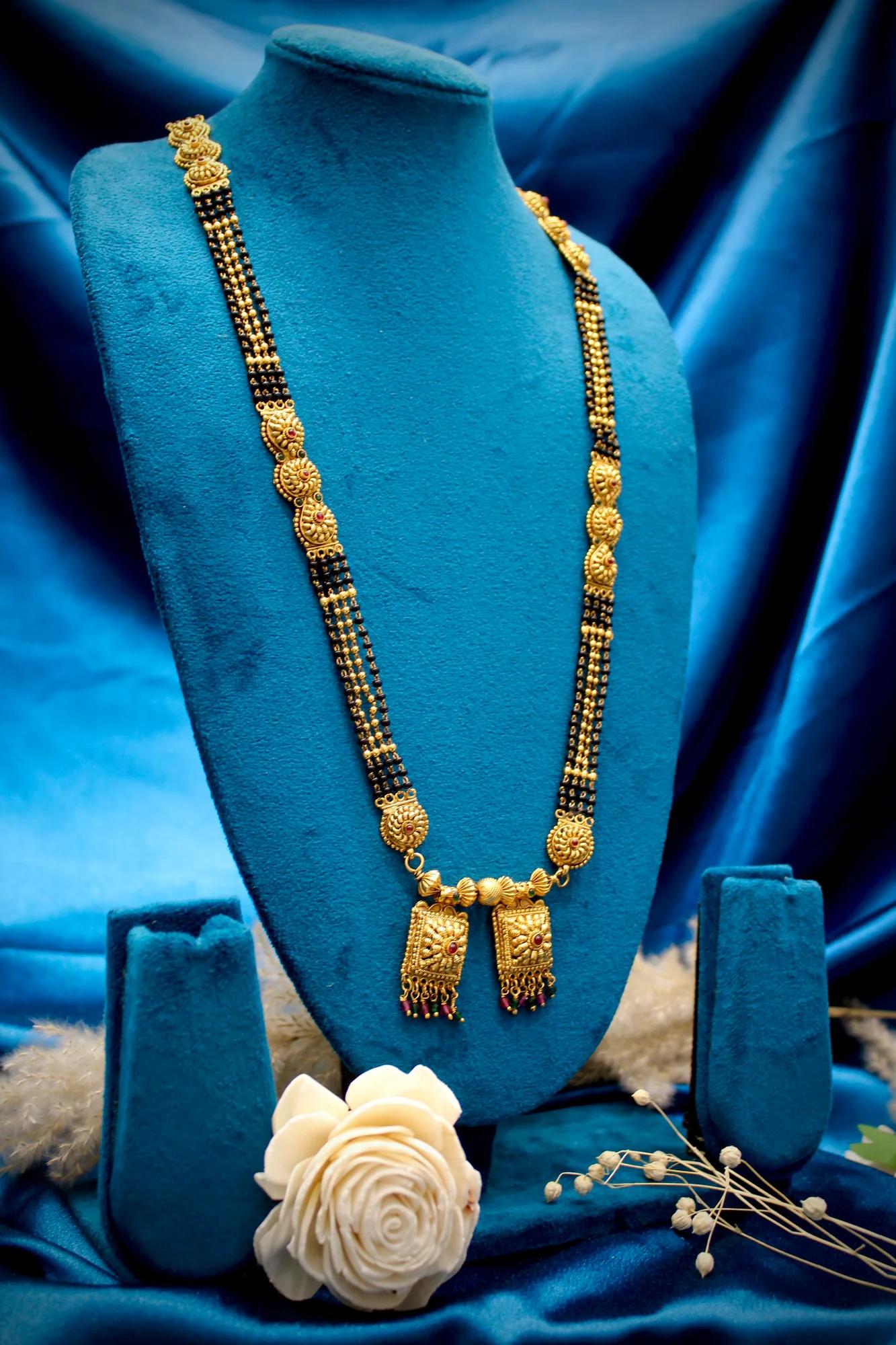 Royal Antique Gold Square Twin Pendant Black Bead Mangalsutra