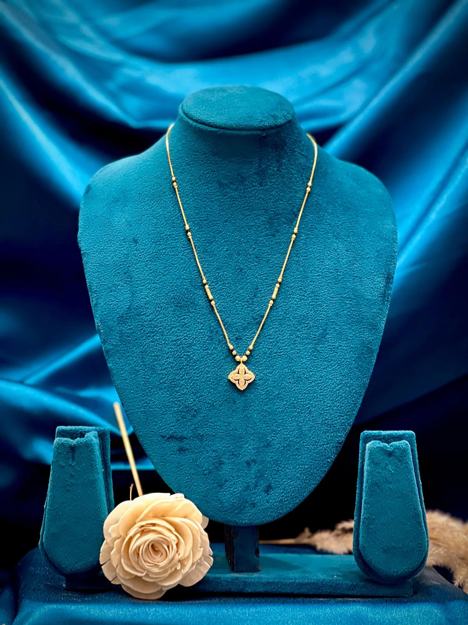 Short round whitestone flower pendent mangalsutra