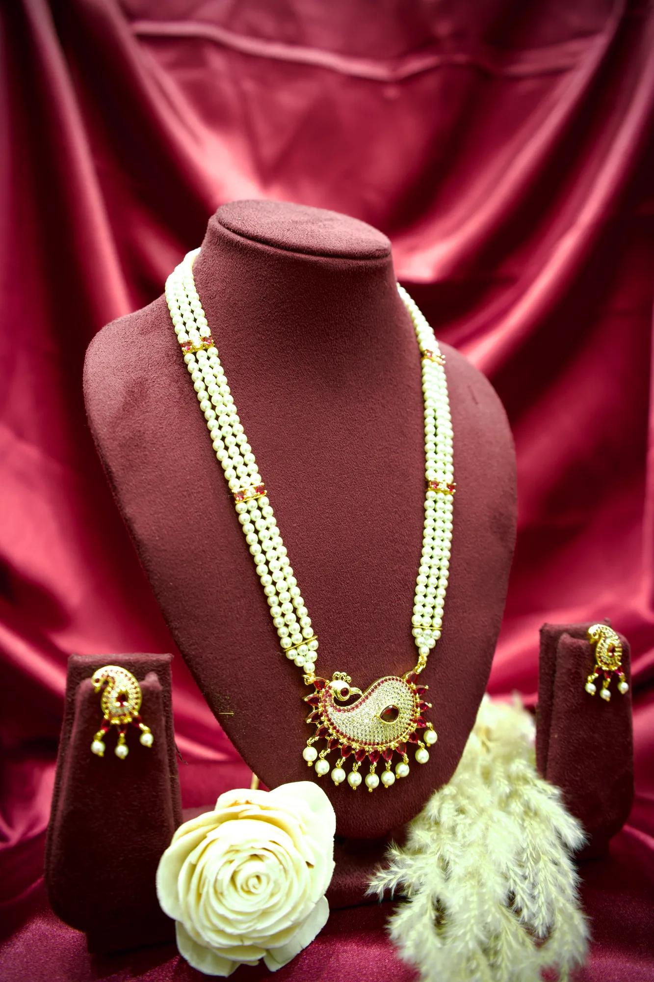 Royal Bird Motif Pearl Necklace Set
