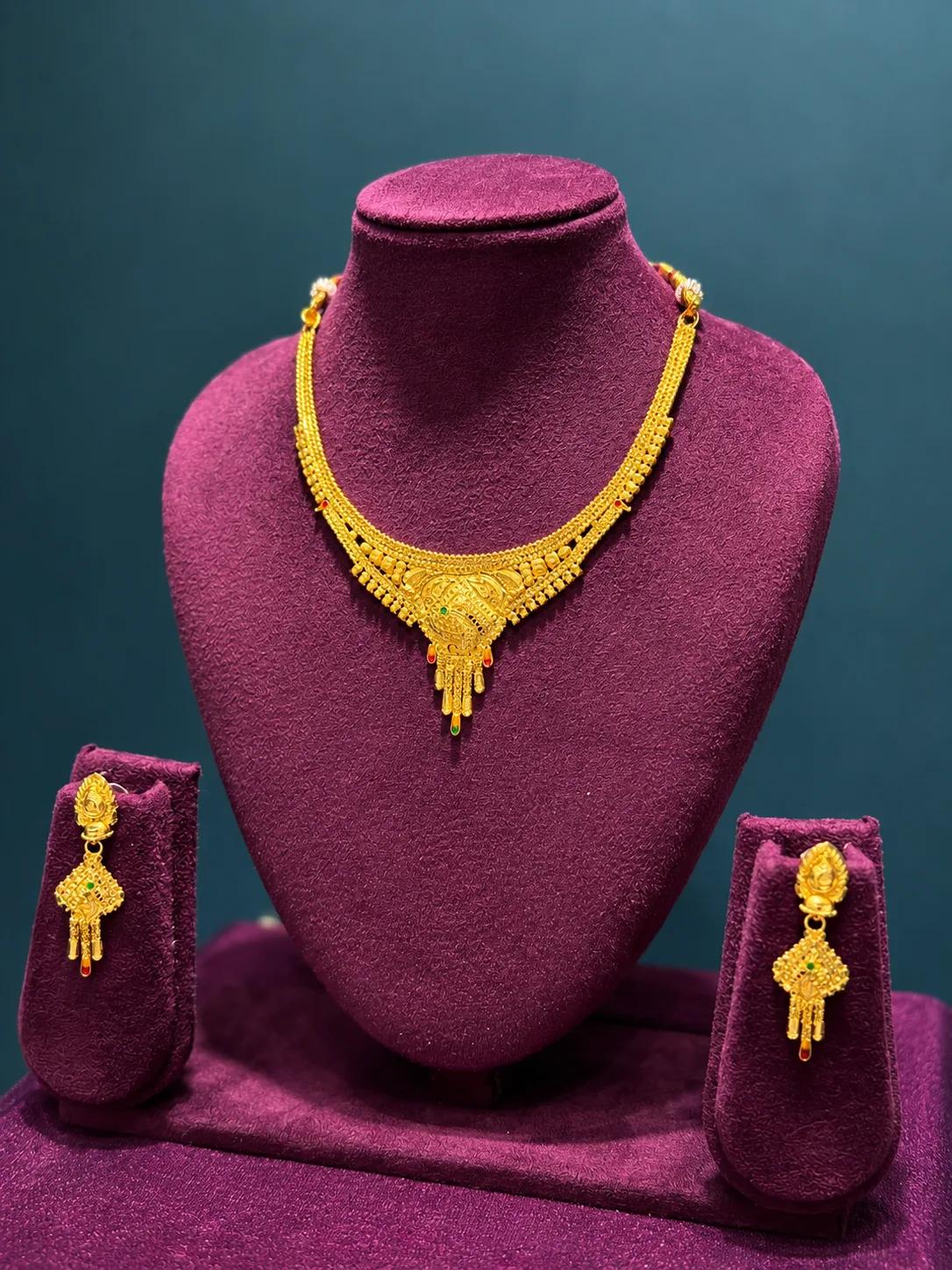 Traditional Gold Pendant Necklace Set