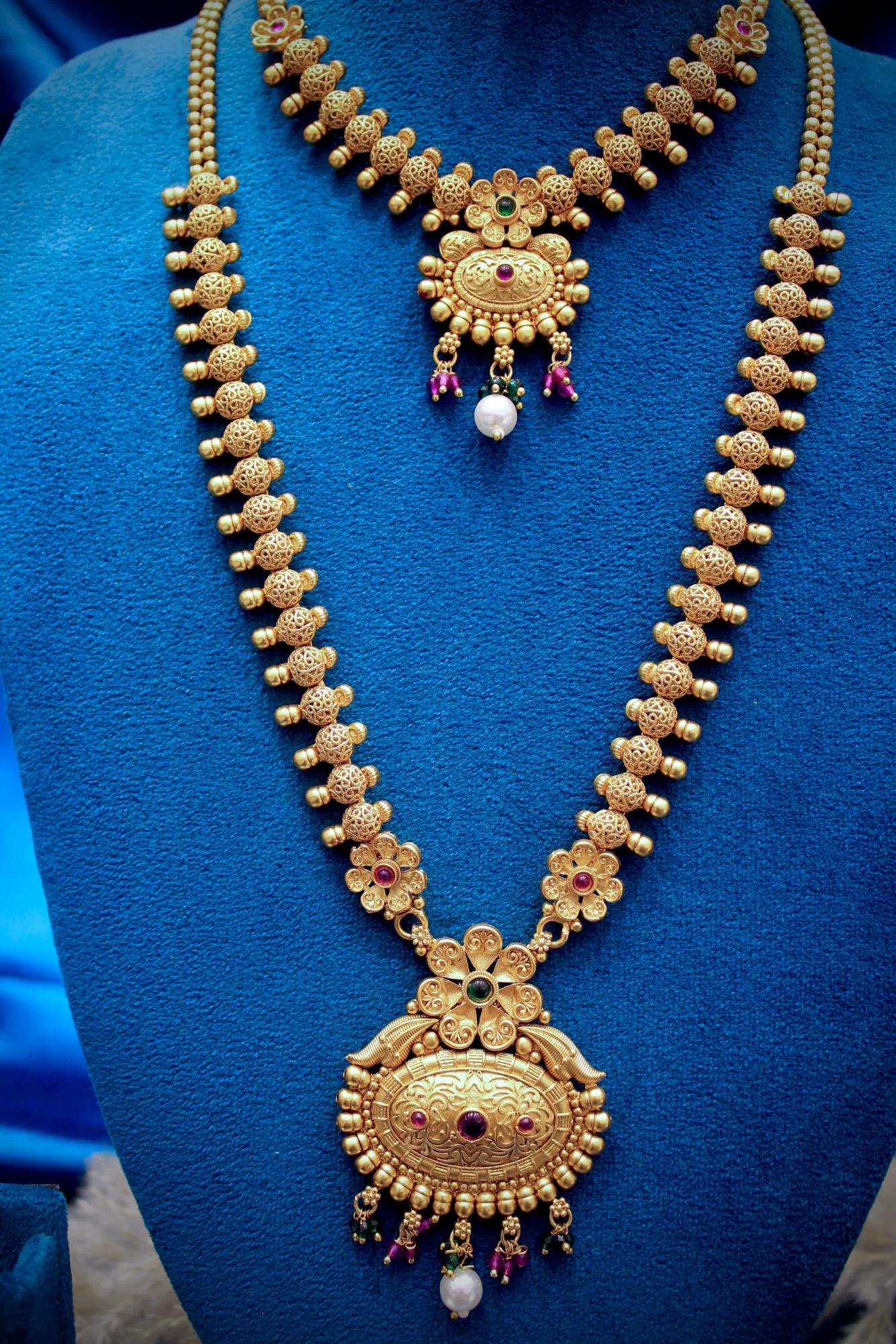 Bridal Antique Gold-Tone Haar Necklace Set with Maand Tika