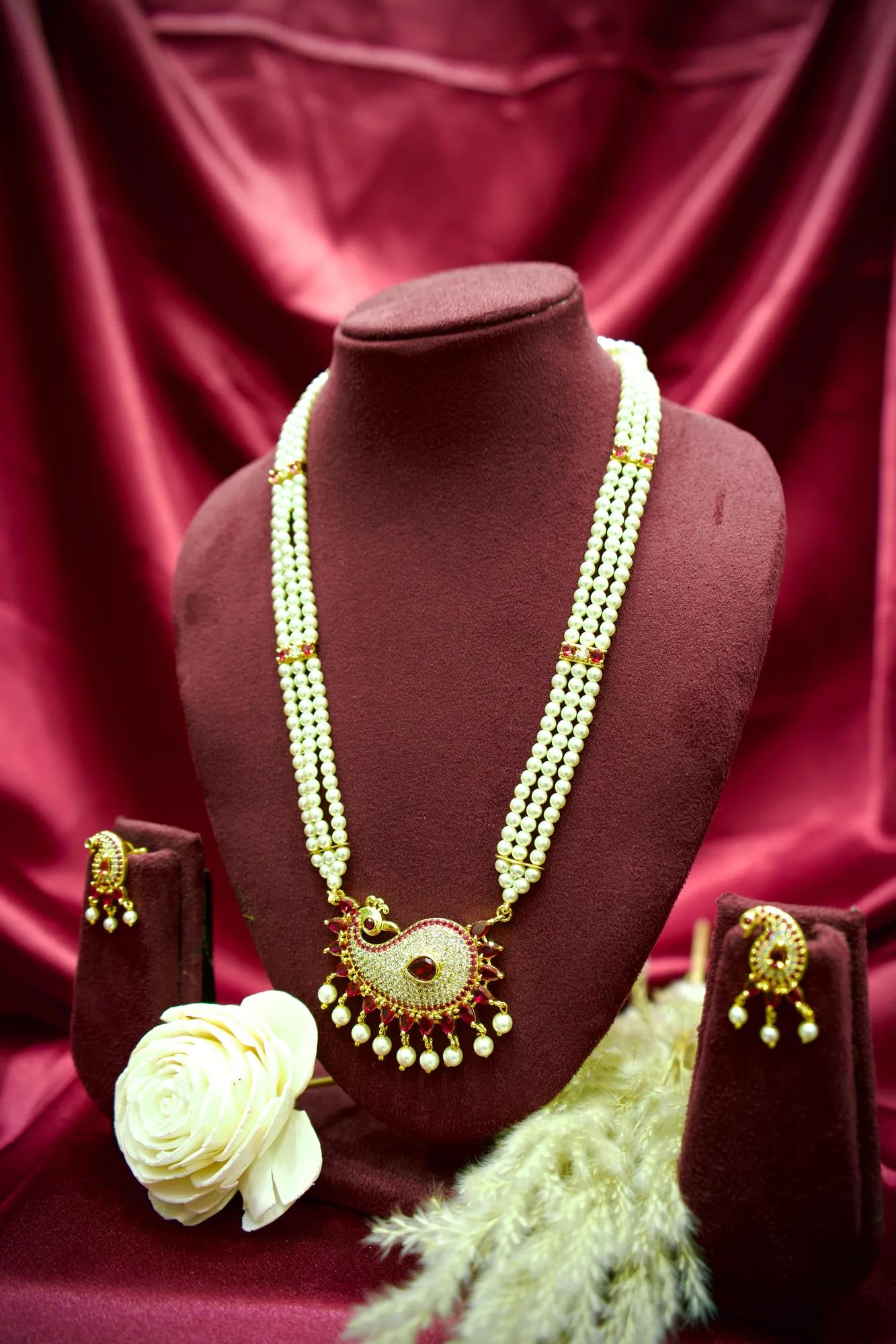 Royal Bird Motif Pearl Necklace Set