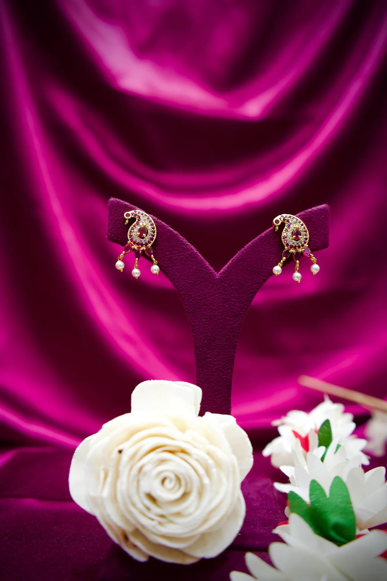 Royal Bird Motif Pearl Necklace Set
