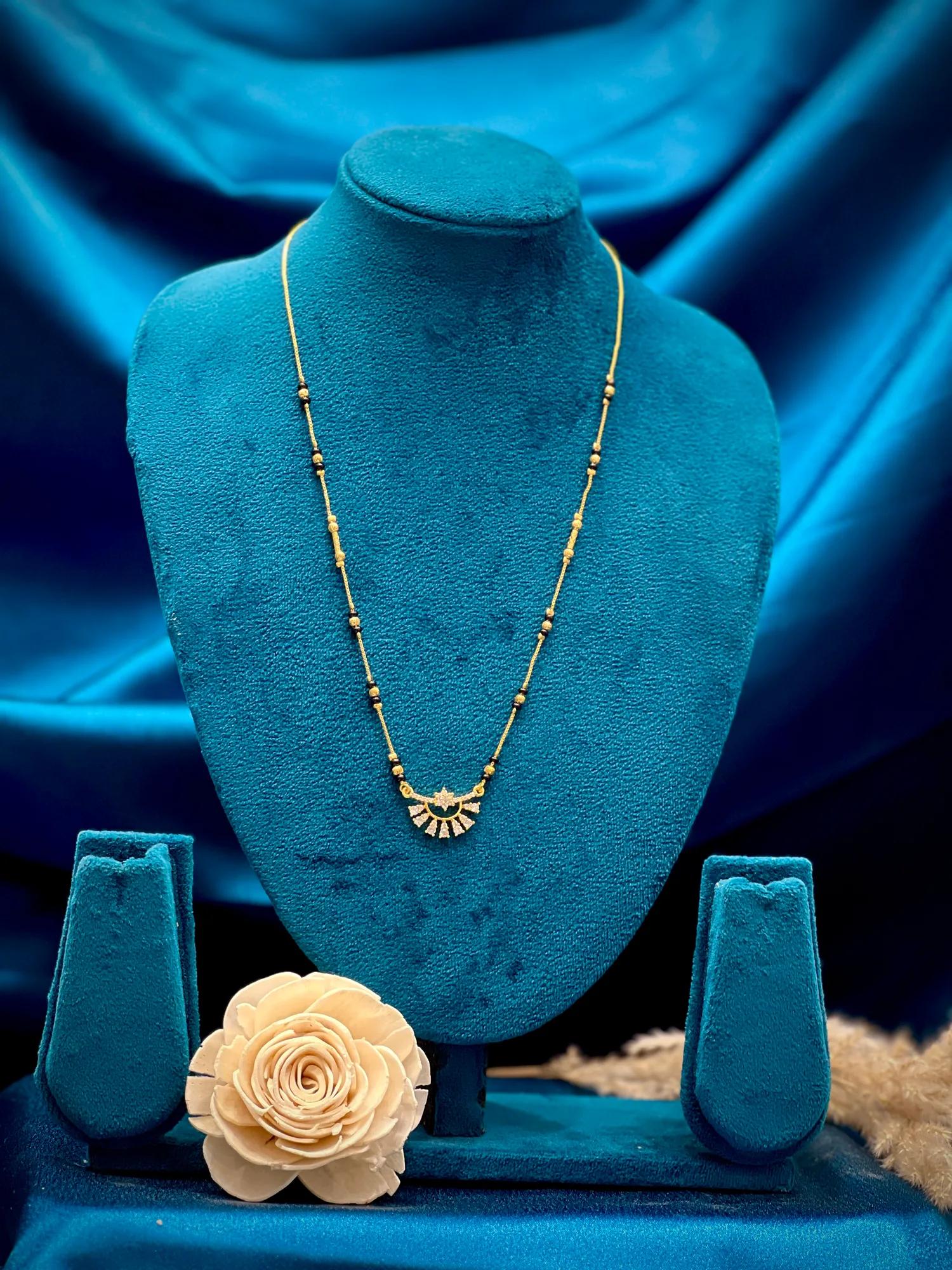 Short round whitesmall pendent mangalsutra