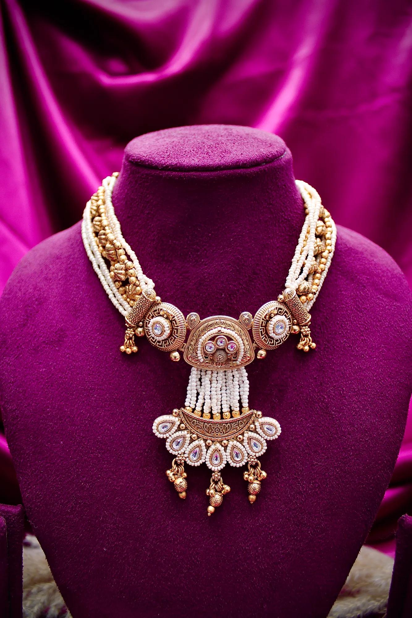 Antique Pearl Layered Choker Necklace Set