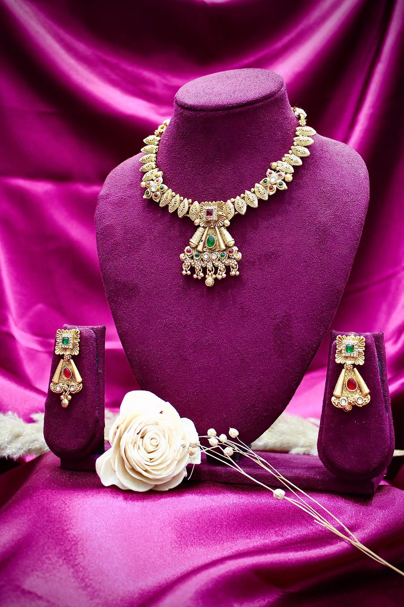 Antique Temple Pendant Choker Necklace with Multicolor Stones