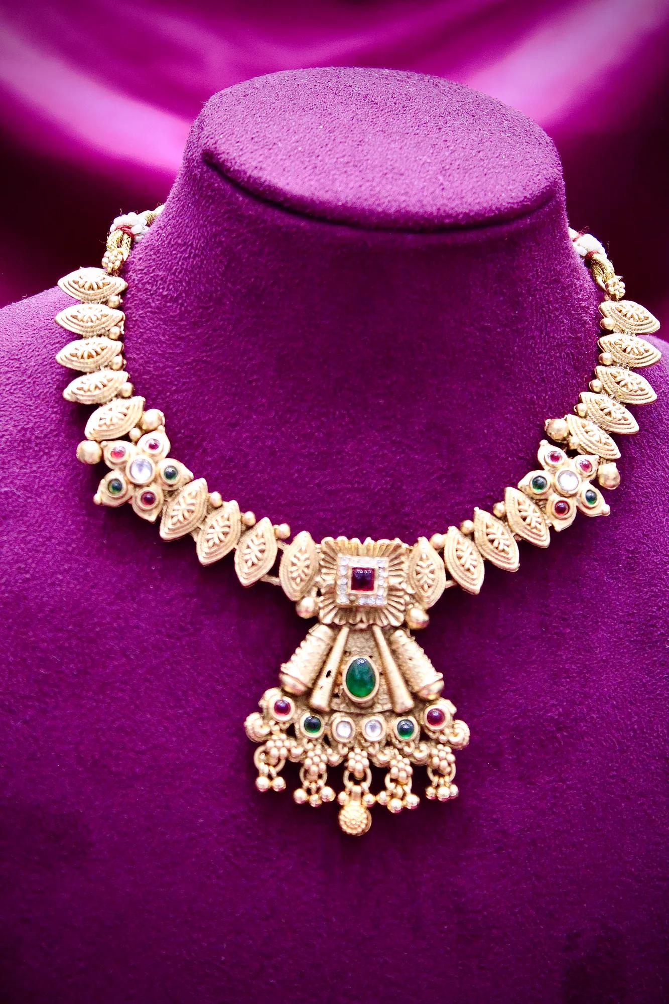Antique Temple Pendant Choker Necklace with Multicolor Stones