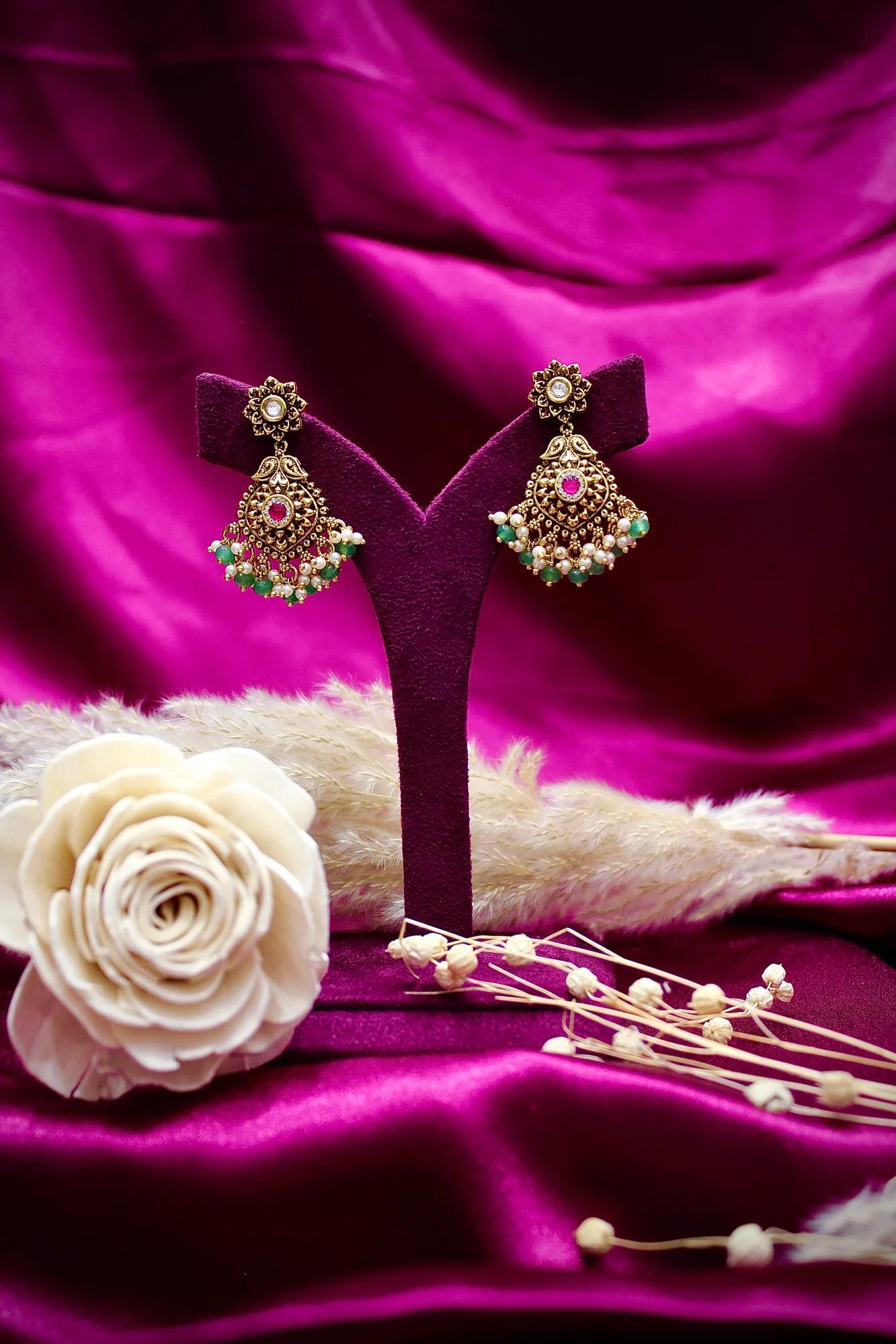 Antique Kundan Teardrop Pendant Necklace Set